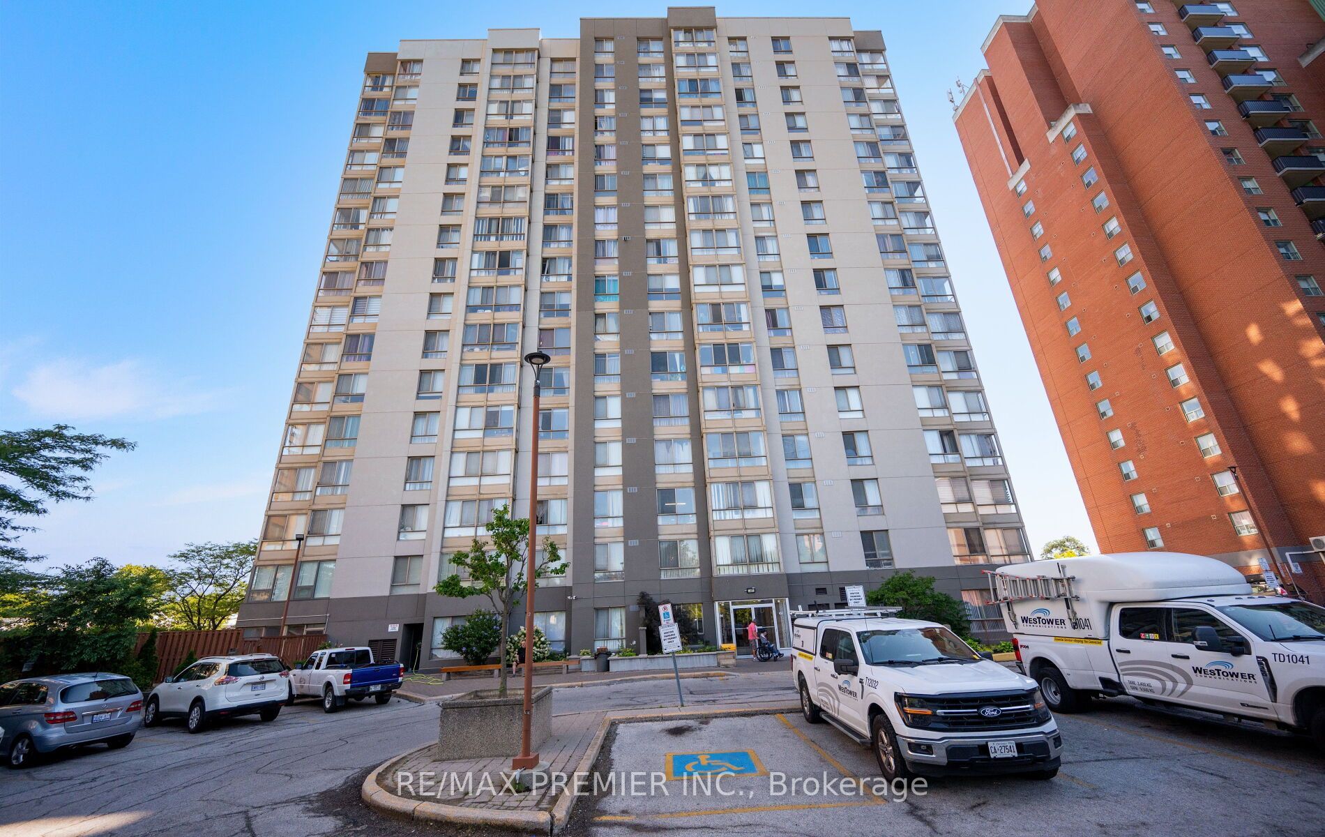 2470 Eglinton Avenue W 209, Toronto, ON M6M 5E7 photo 5