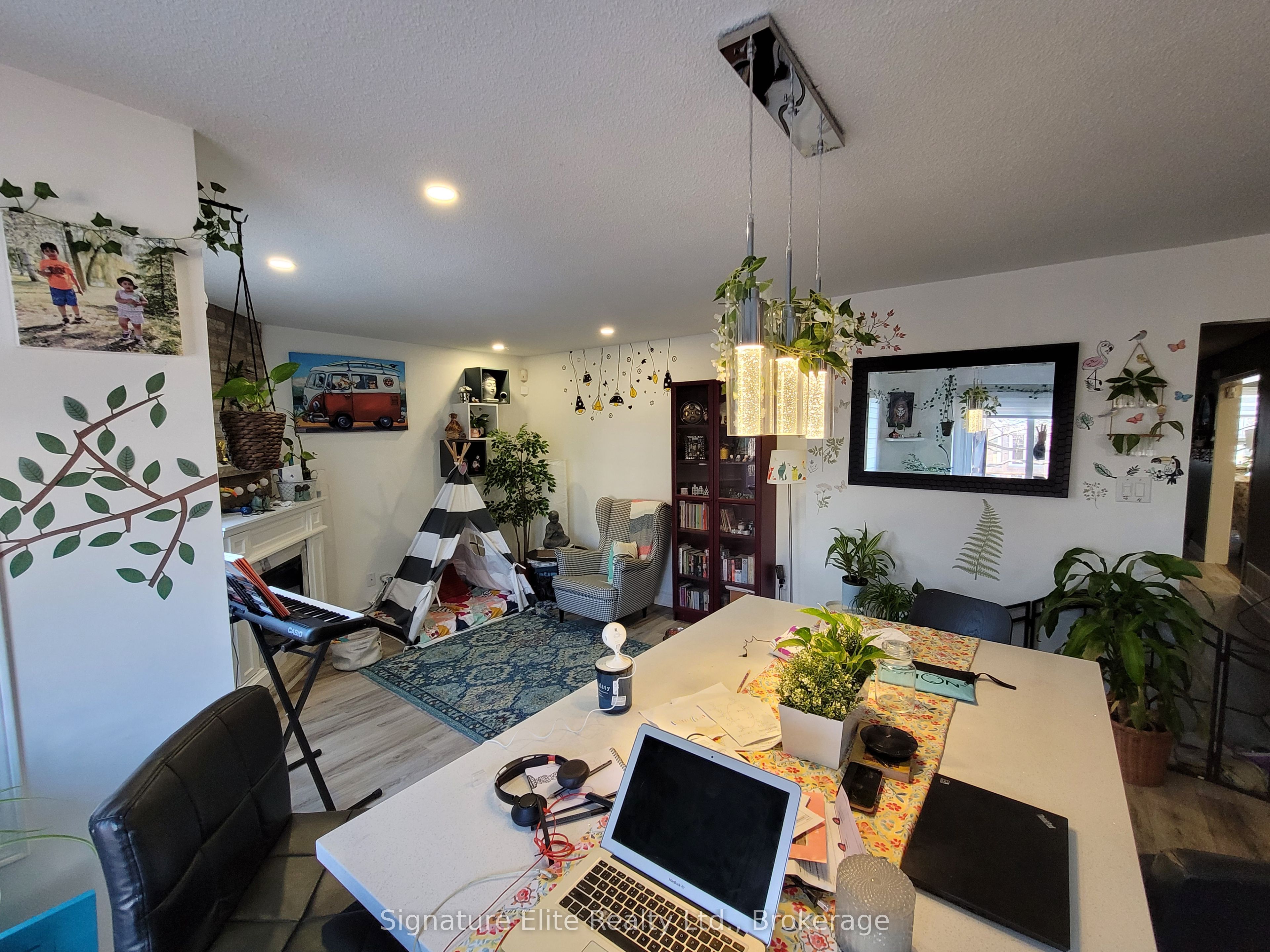 1554 Stillriver Crescent Main & Upper, Mississauga, ON L5M 3X4 photo 5