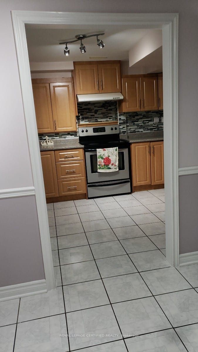44 Red Cedar Crescent Bsmt, Brampton, ON L6R 1A7 photo 2