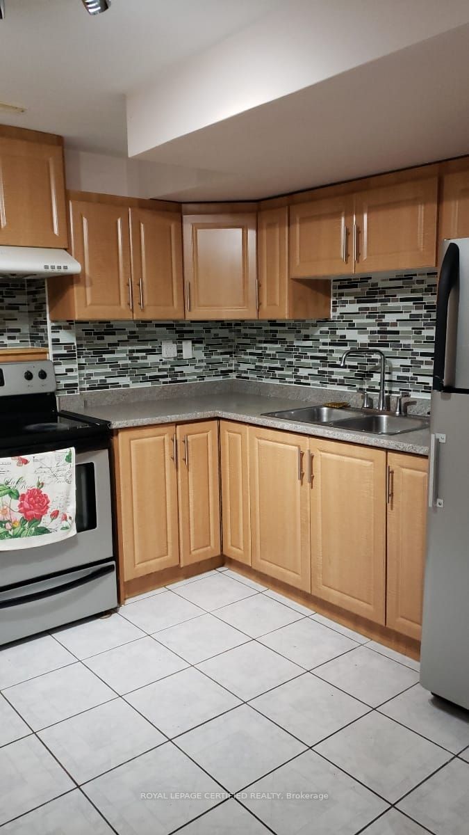 44 Red Cedar Crescent Bsmt, Brampton, ON L6R 1A7 photo 3
