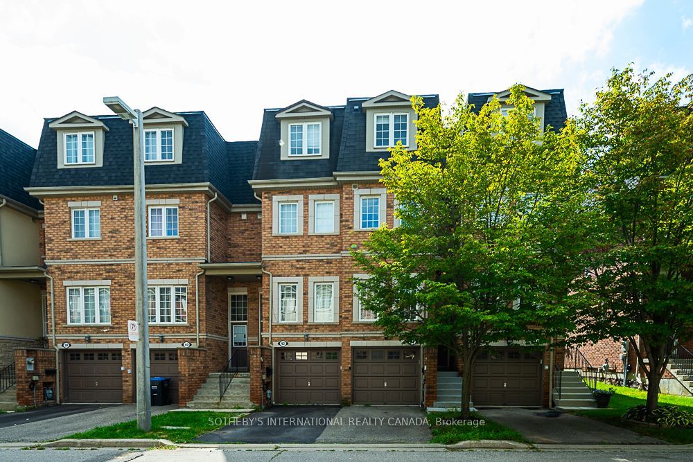 435 Hensall Circle 44, Mississauga, ON L5A 4P1