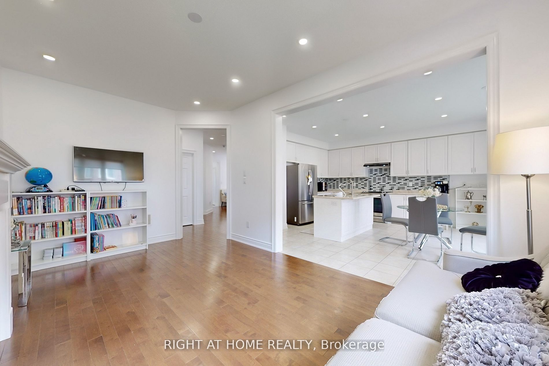 423 Grindstone Trail, Oakville, ON L6H 0S1 photo 4