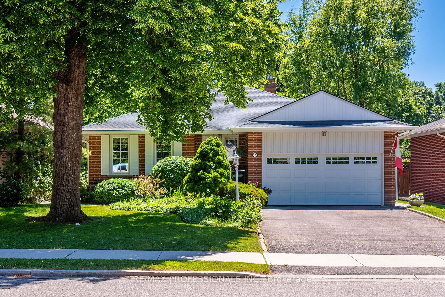 17 Clearside Place, Toronto, ON M9C 2G7