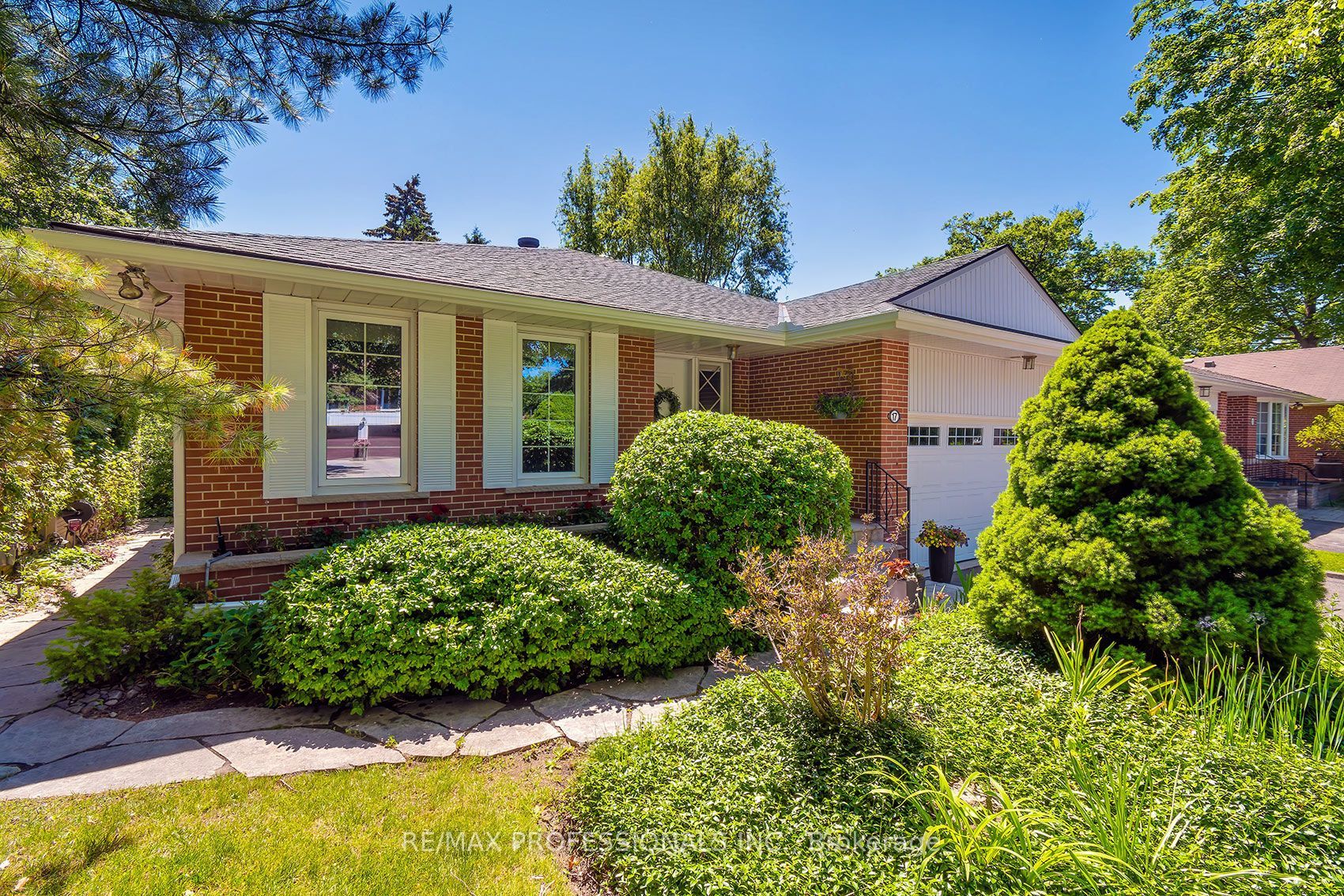 17 Clearside Place, Toronto, ON M9C 2G7 photo 2