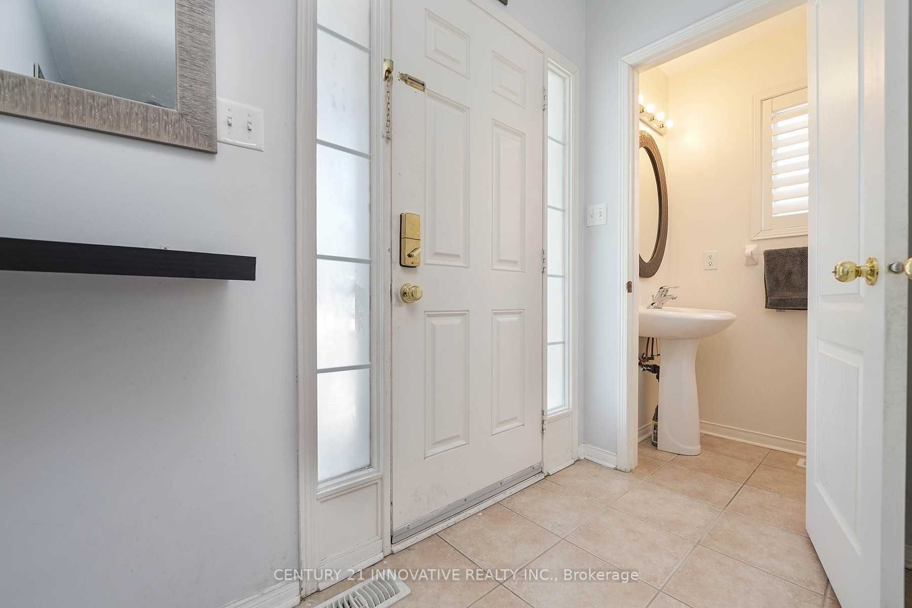 97 Hollingsworth Circle, Brampton, ON L7A 0J5 photo 2