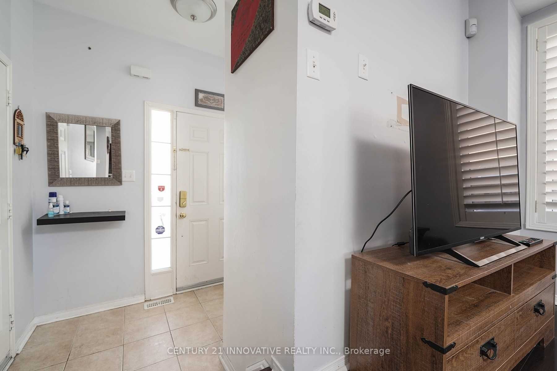 97 Hollingsworth Circle, Brampton, ON L7A 0J5 photo 3