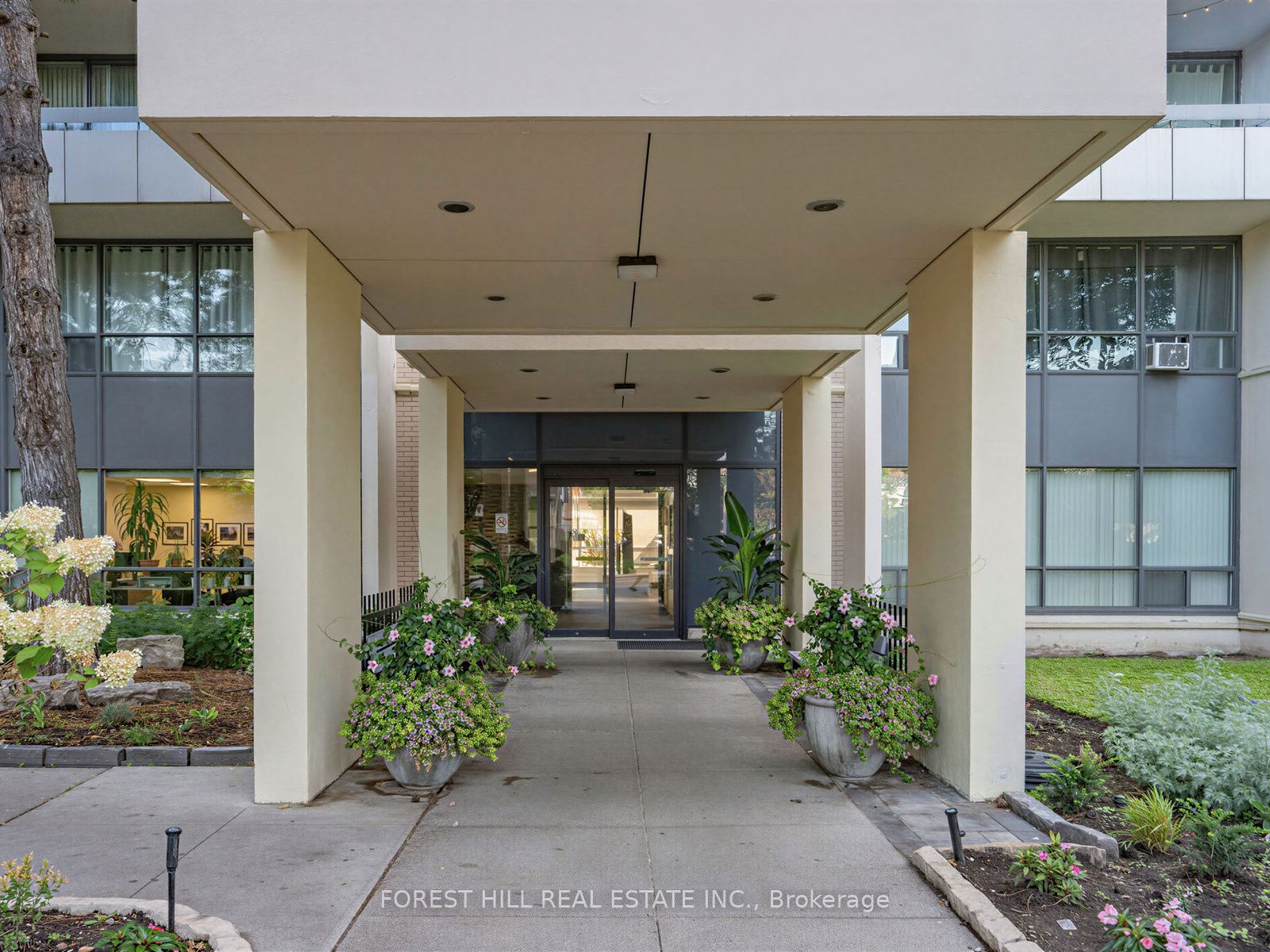 145 Marlee Avenue 1112, Toronto, ON M6B 3H3 photo 2