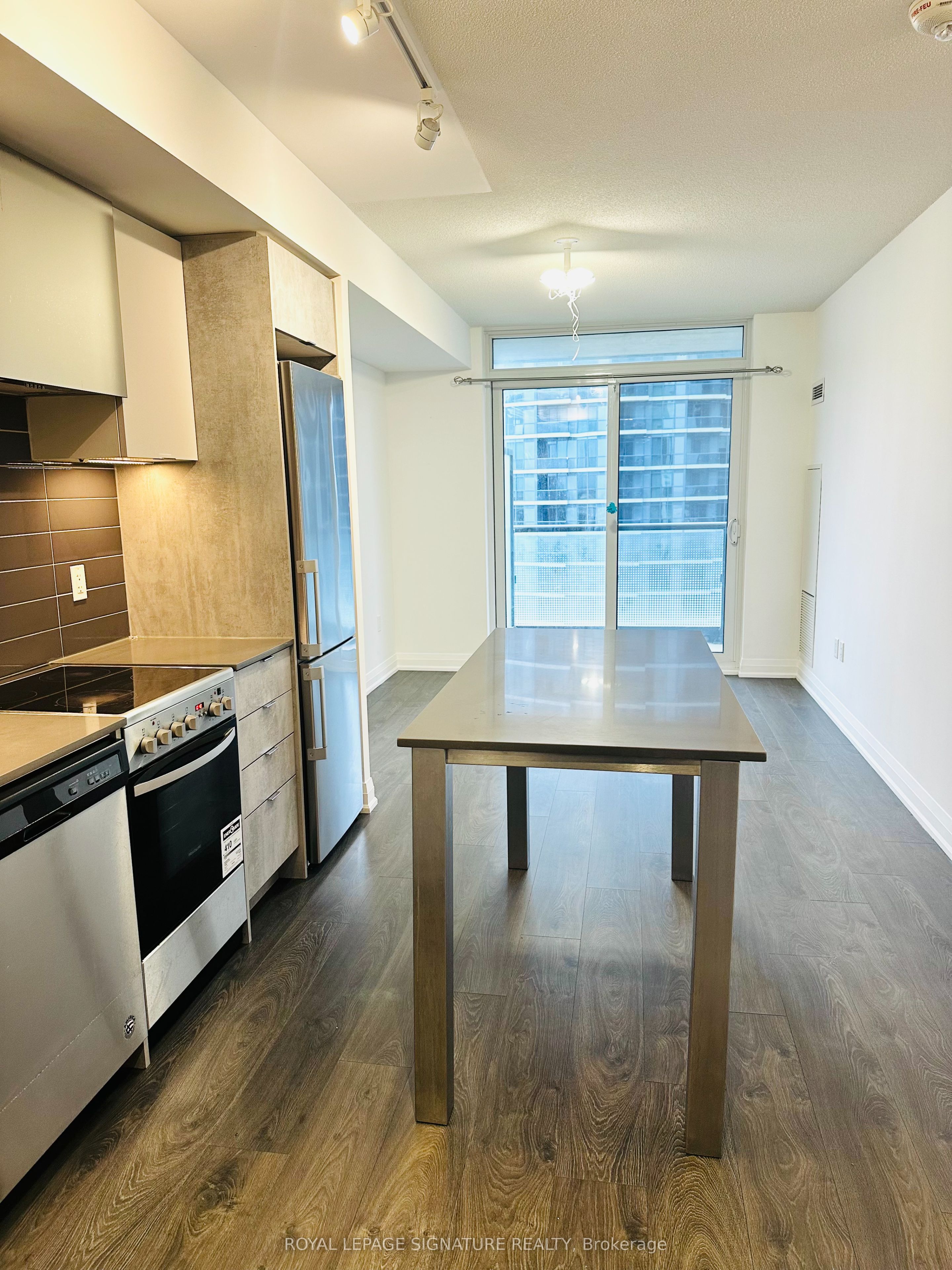 30 Gibbs Road 1704, Toronto, ON M9B 6L6 photo 3