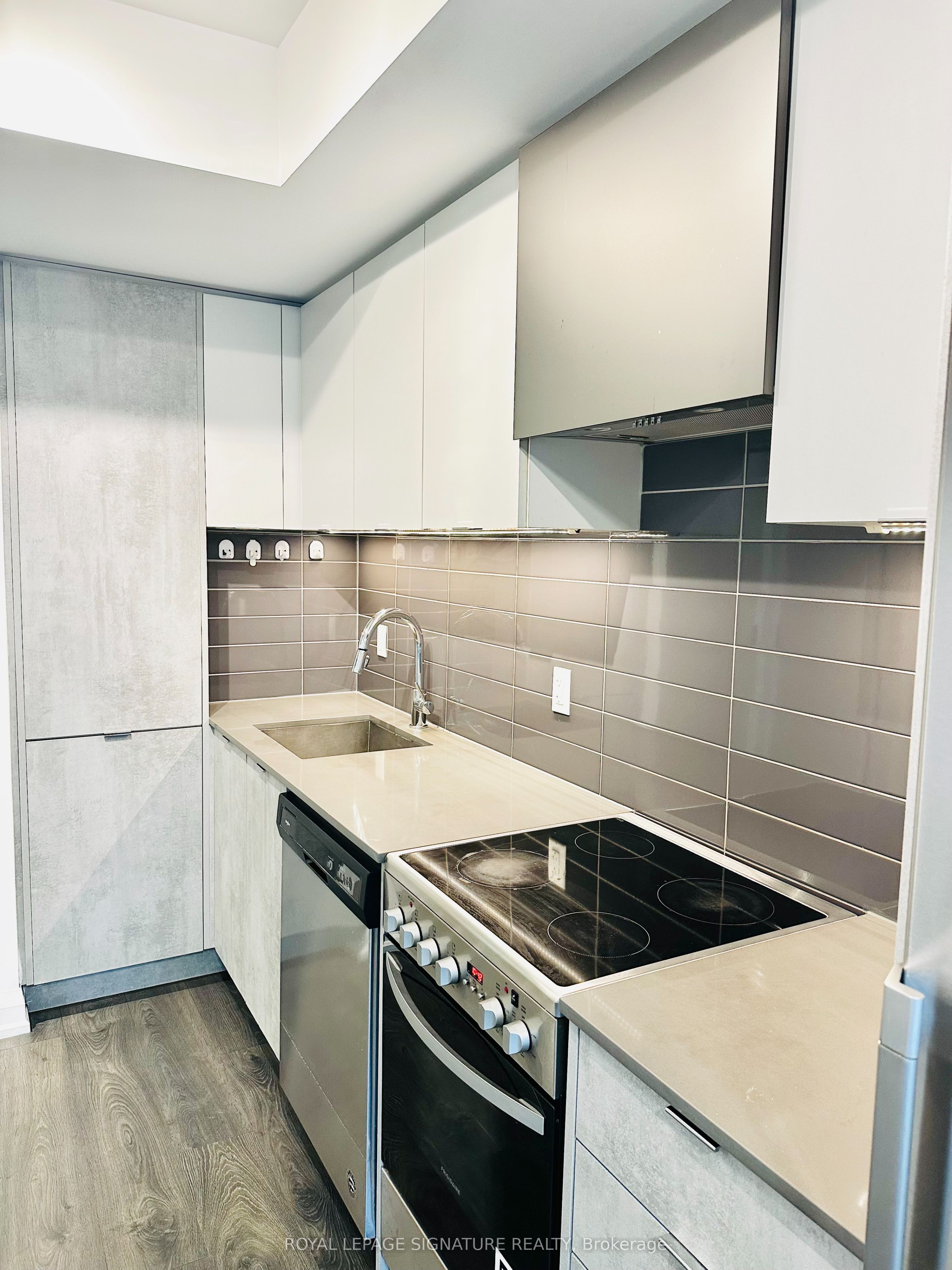 30 Gibbs Road 1704, Toronto, ON M9B 6L6 photo 4