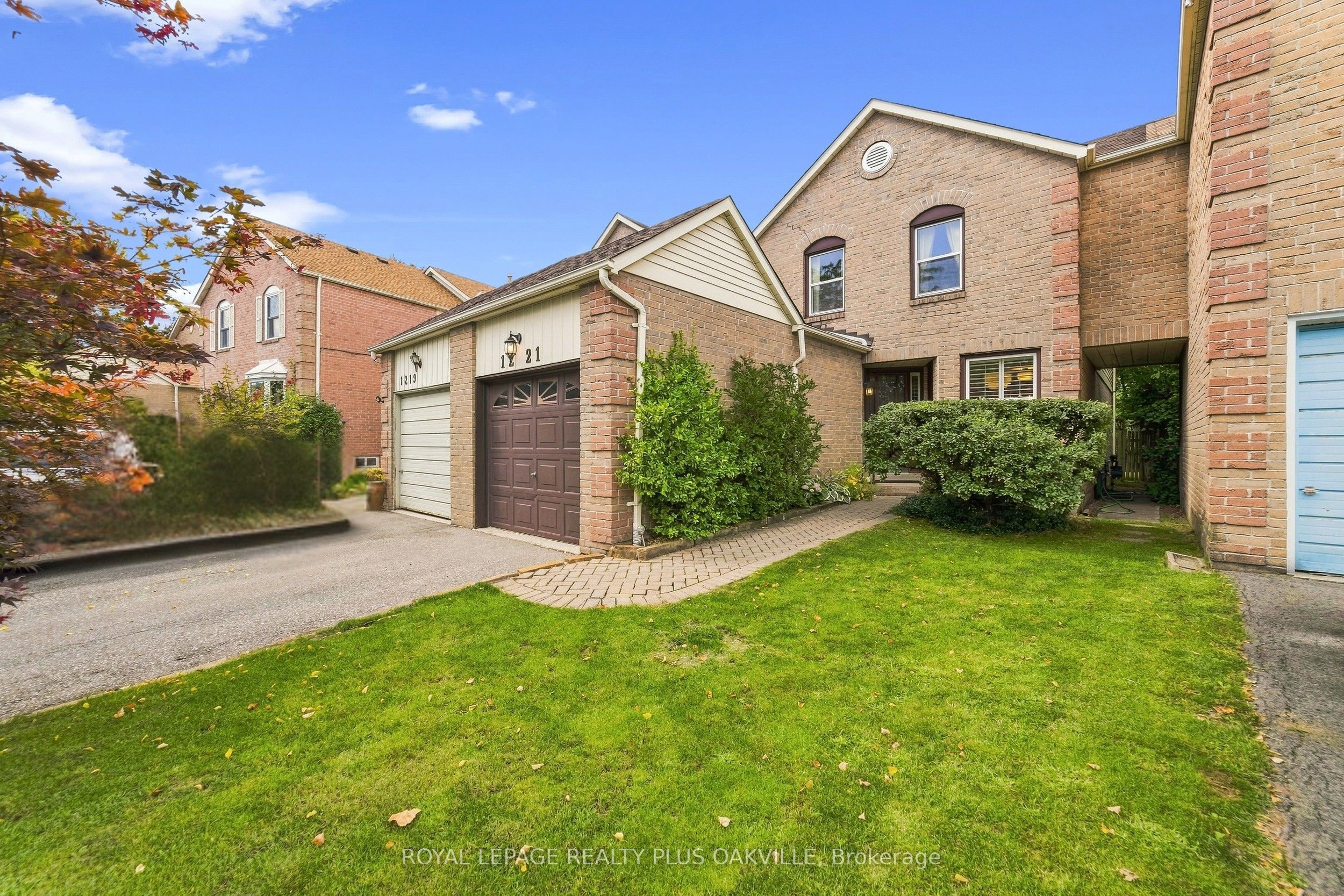 1221 Hedgestone Crescent, Oakville, ON L6M 1X7