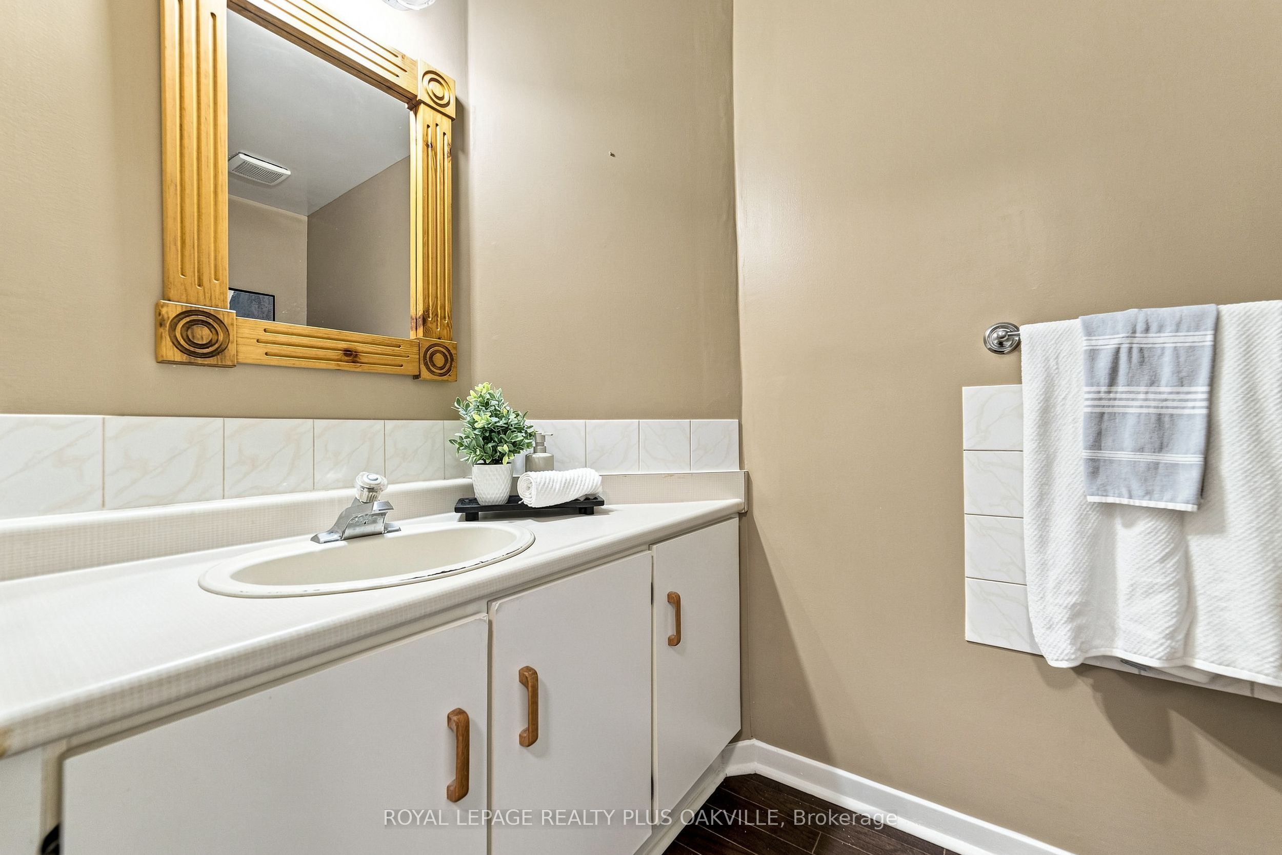 1221 Hedgestone Crescent, Oakville, ON L6M 1X7 photo 5