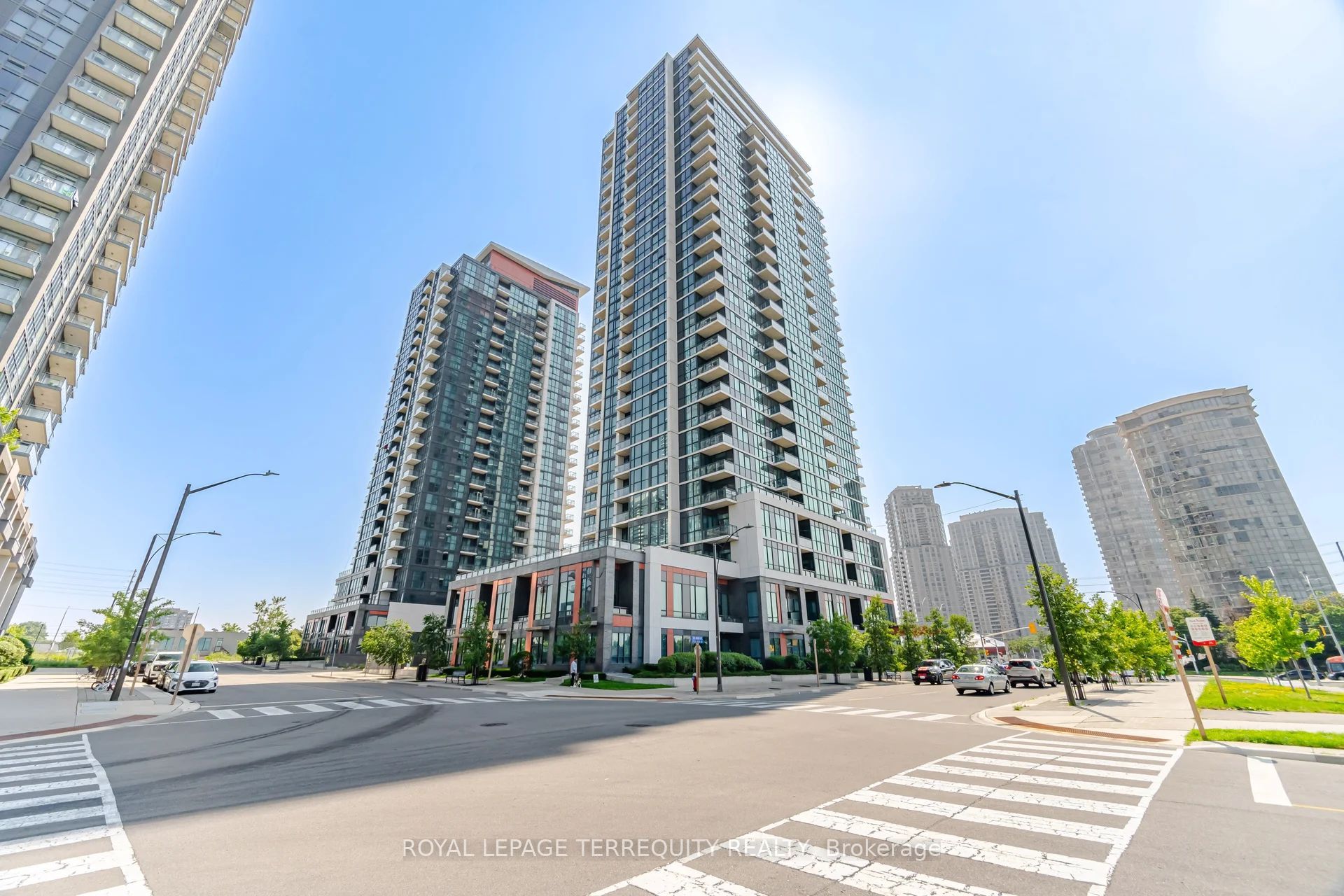 75 Eglinton Avenue W 703, Mississauga, ON L5R 0E5