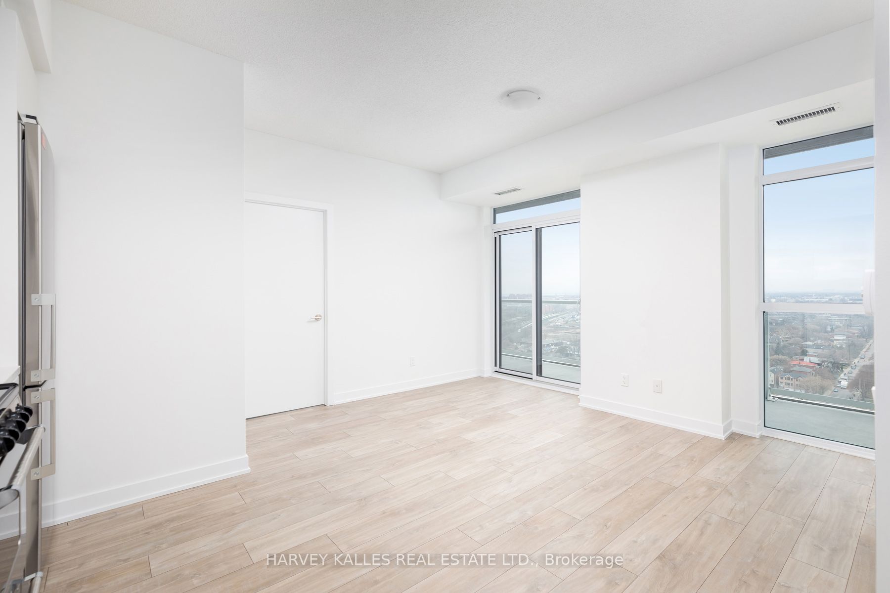 251 Manitoba Street 2008, Toronto, ON M8Y 0C7 photo 4
