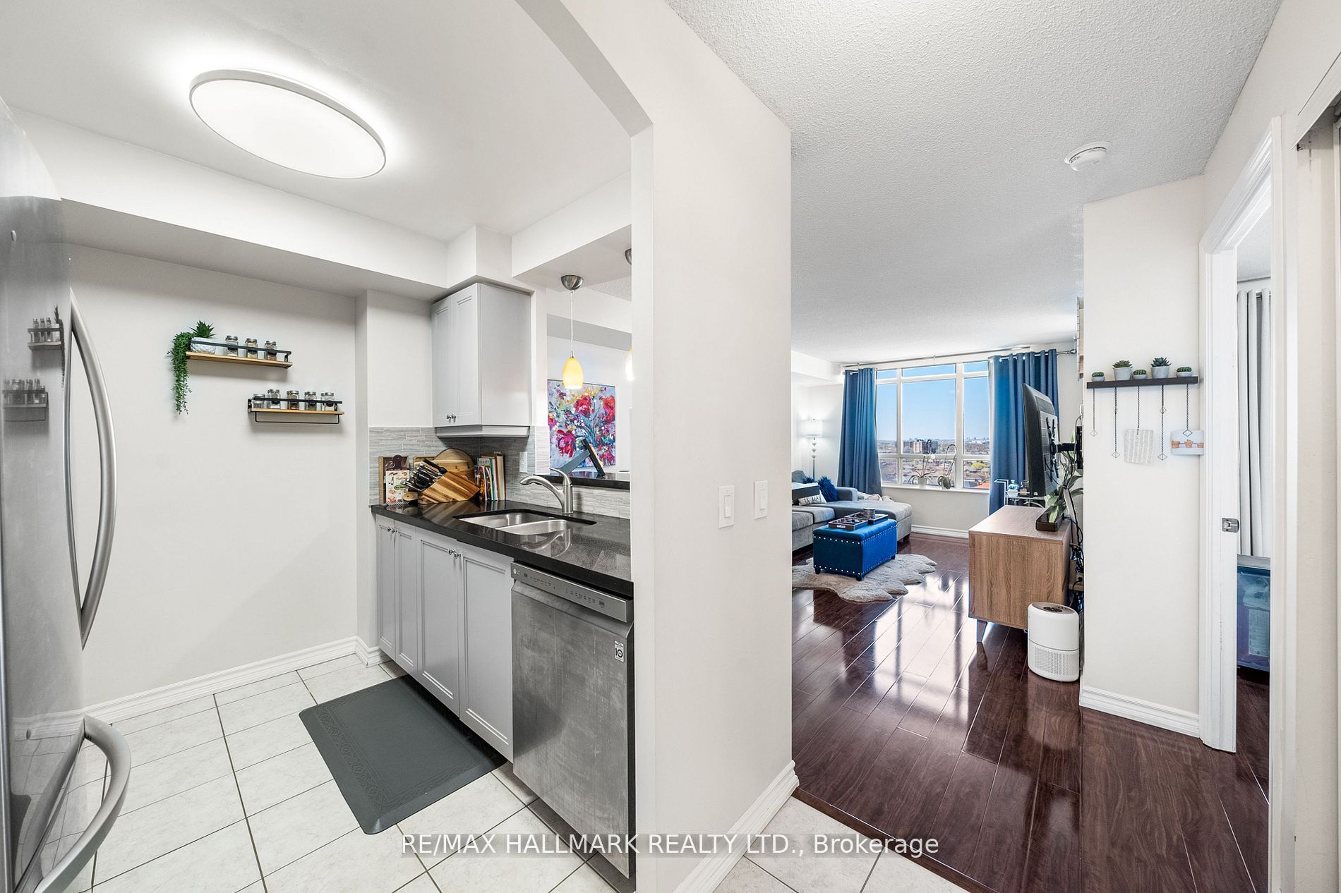 700 Humberwood Boulevard 1421, Toronto, ON M9W 7J4 photo 3
