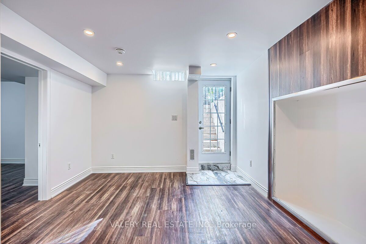 6891 E Hickling Crescent E, Mississauga, ON L5N 5B1 photo 5