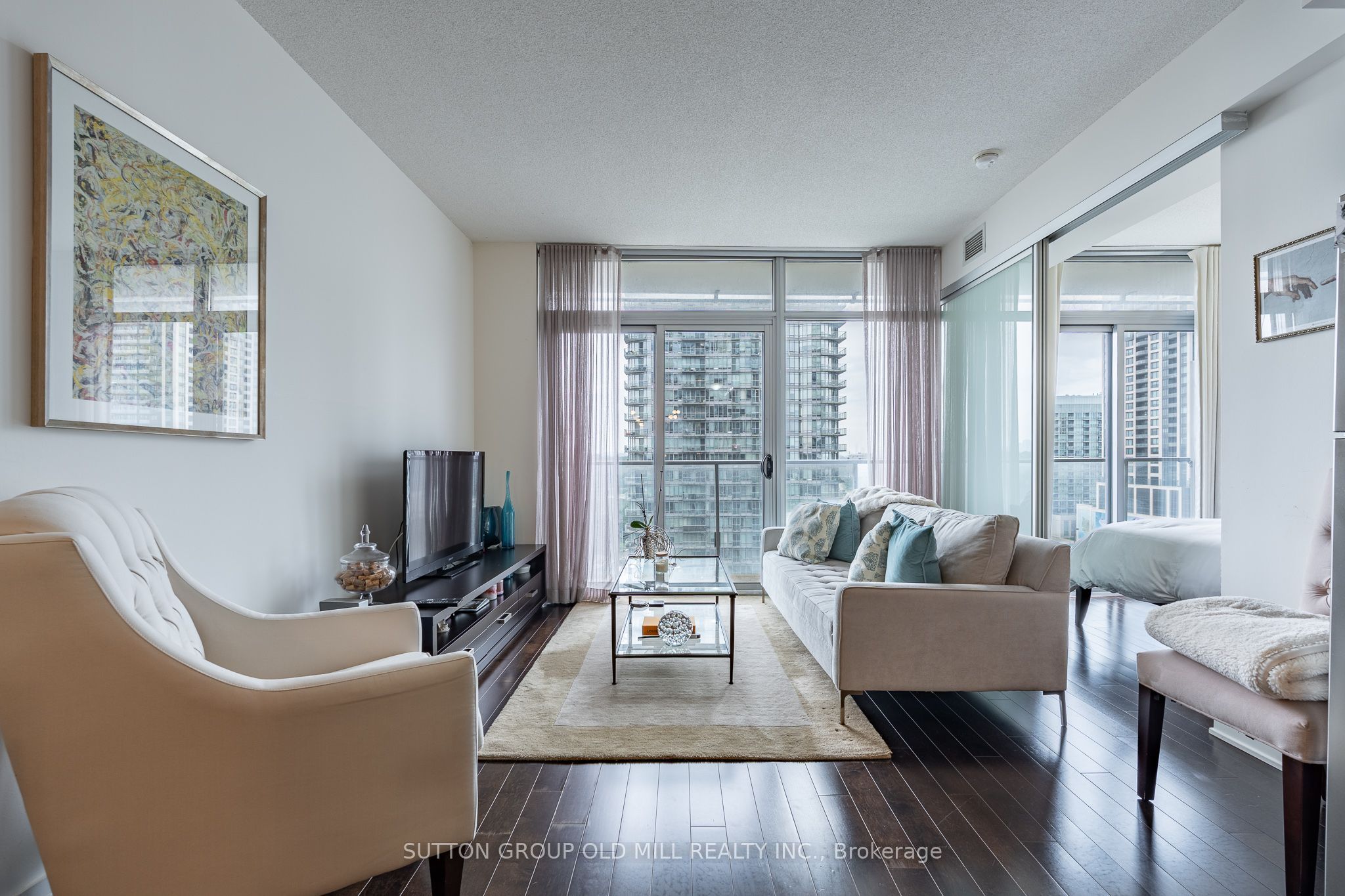 103 The Queensway Avenue 1216, Toronto, ON M6S 5B3