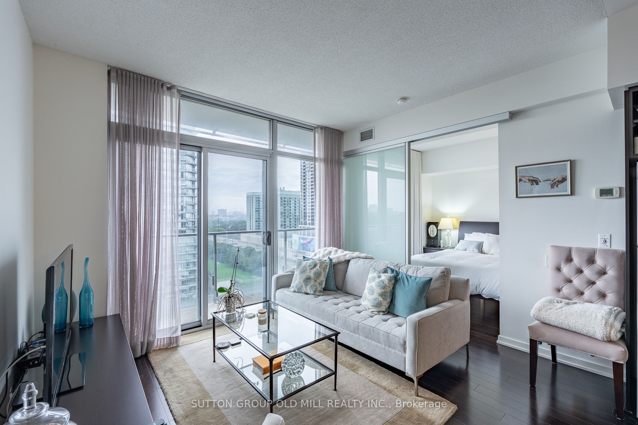 103 The Queensway Avenue 1216, Toronto, ON M6S 5B3 photo 2