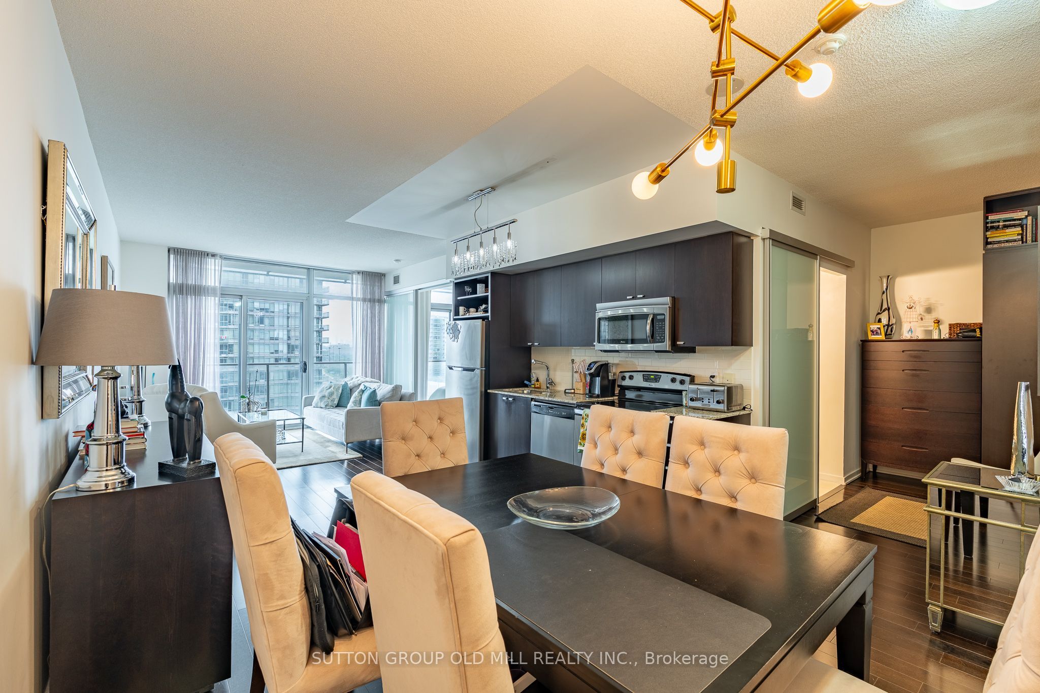 103 The Queensway Avenue 1216, Toronto, ON M6S 5B3 photo 5