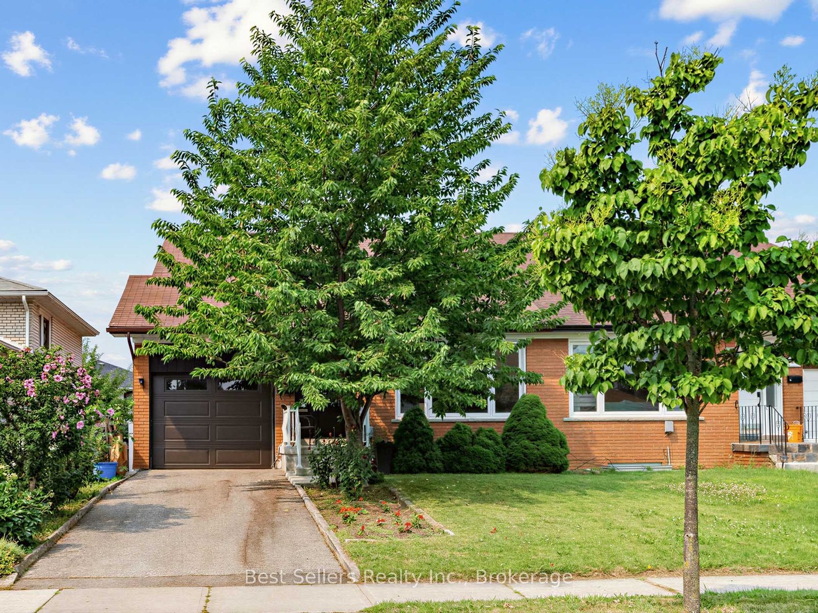 3272 Marlene Court, Mississauga, ON L4X 2N5