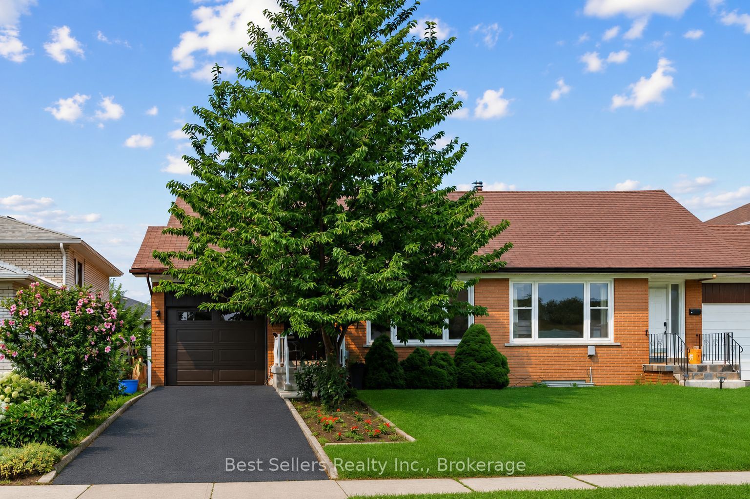 3272 Marlene Court, Mississauga, ON L4X 2N5 photo 2