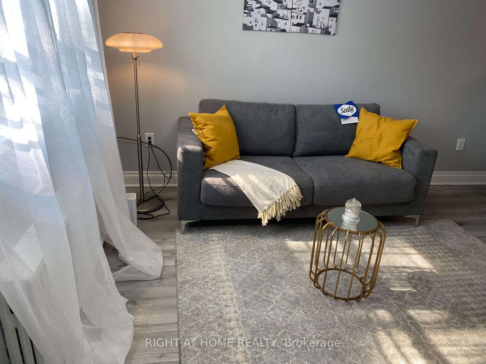 9 Donald Avenue 1, Toronto, ON M6M 1J7 photo 2