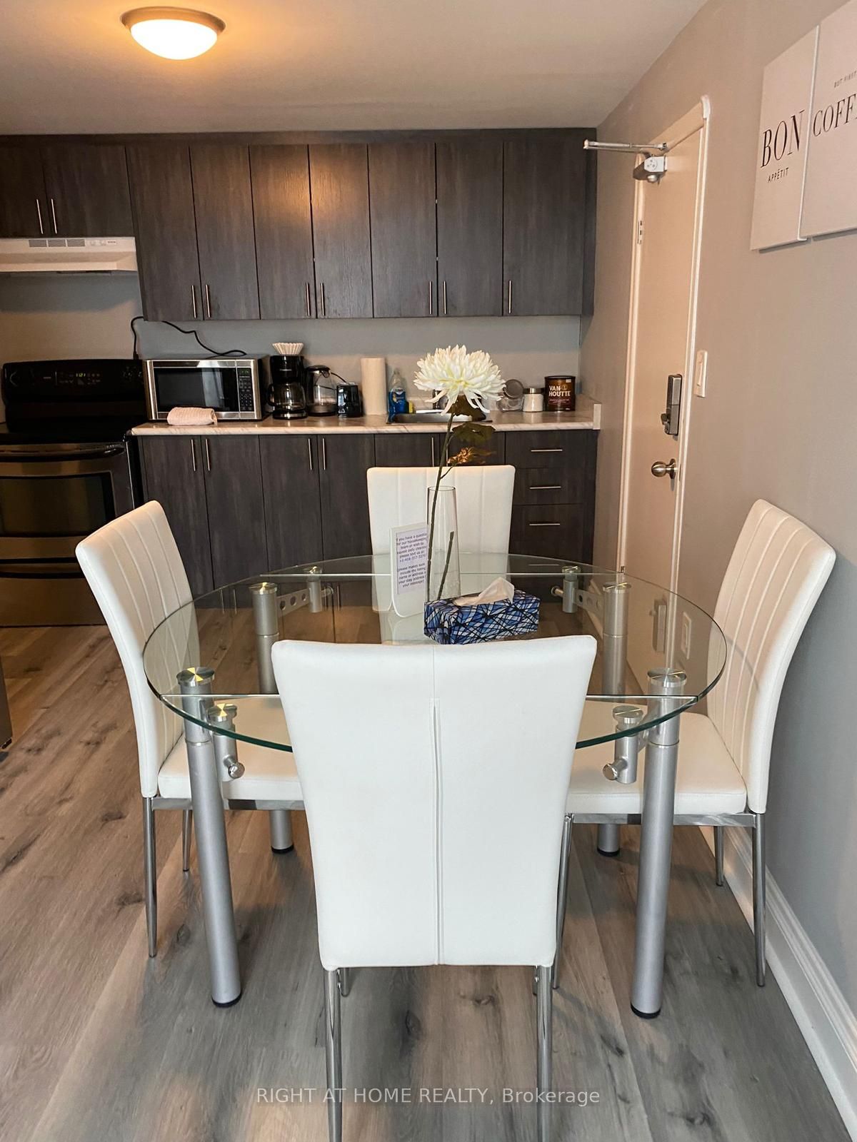 9 Donald Avenue 1, Toronto, ON M6M 1J7 photo 5