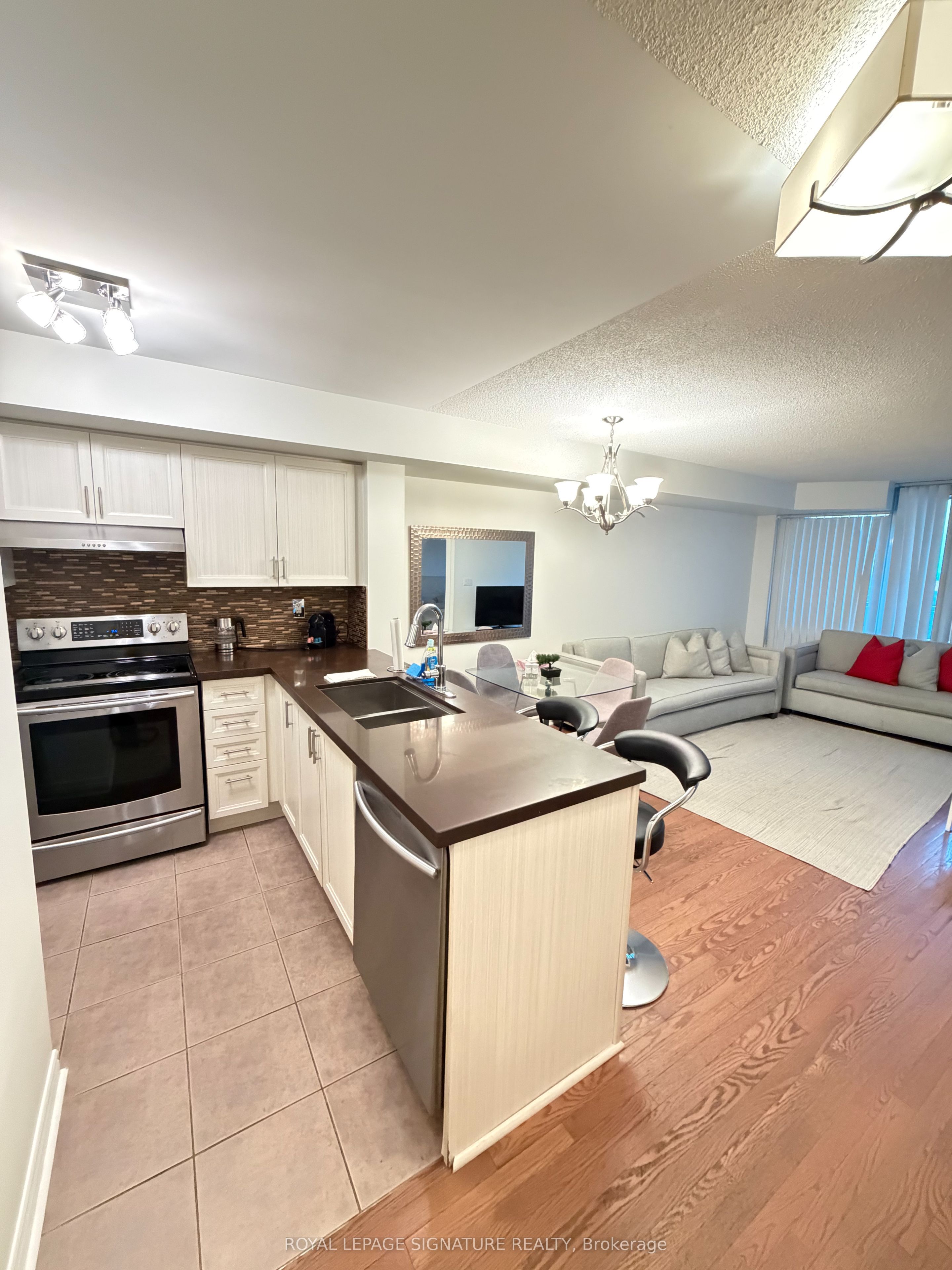 1 Elm Drive 1203, Mississauga, ON L5B 3C2 photo 3