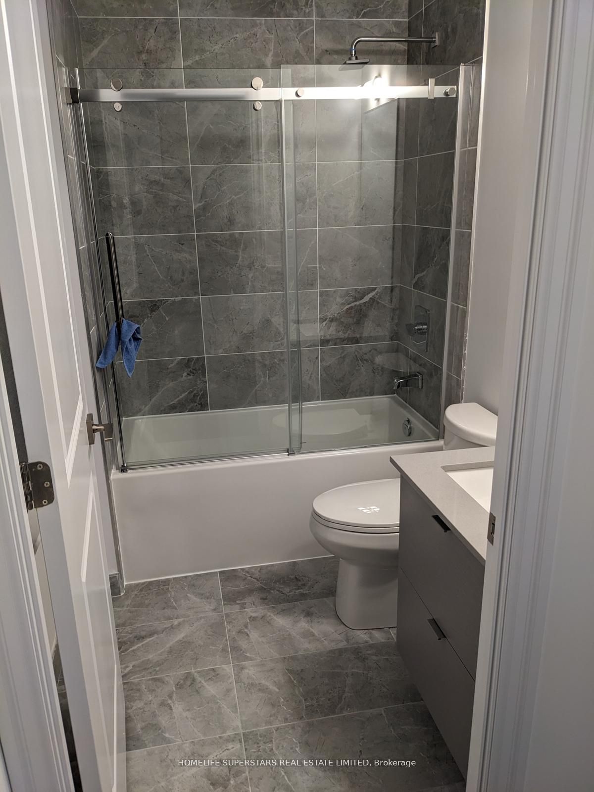 30 Elm Drive W 2110, Mississauga, ON L5B 0N6 photo 4