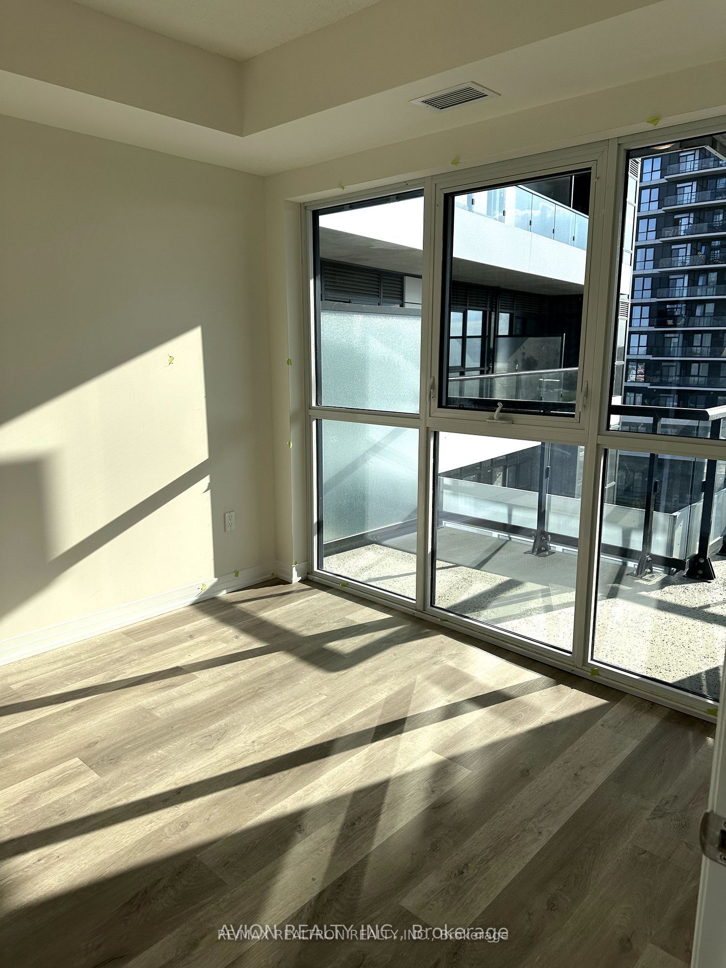 15 Watergarden Drive 515, Mississauga, ON L5R 0G8 photo 4