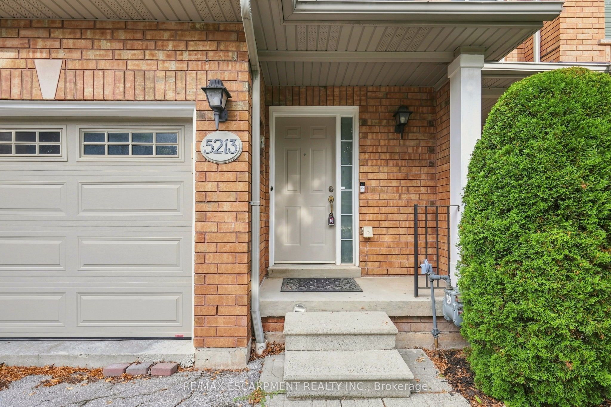 5213 Thornburn Drive, Burlington, ON L7L 6R4 photo 2