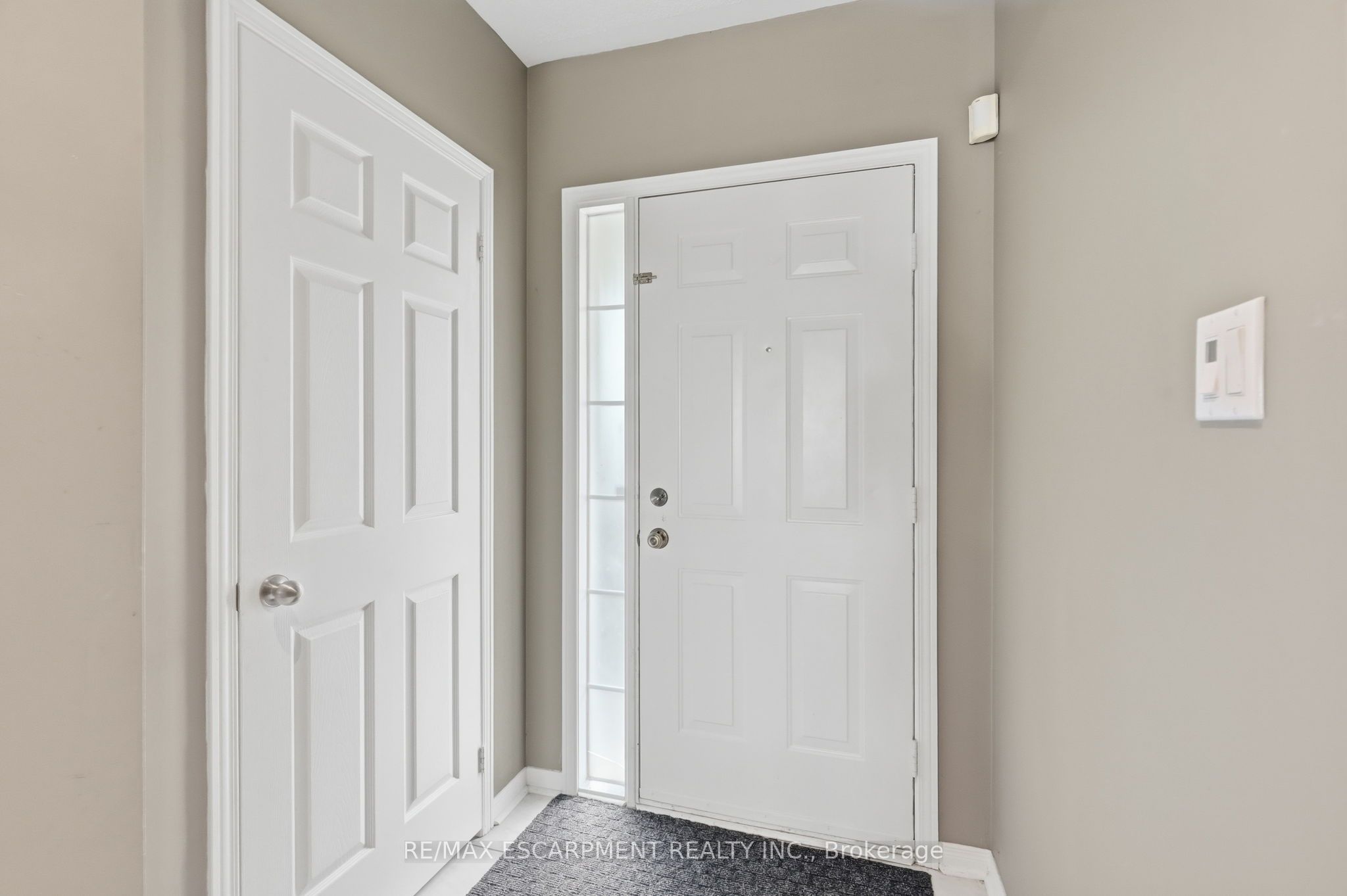 5213 Thornburn Drive, Burlington, ON L7L 6R4 photo 3