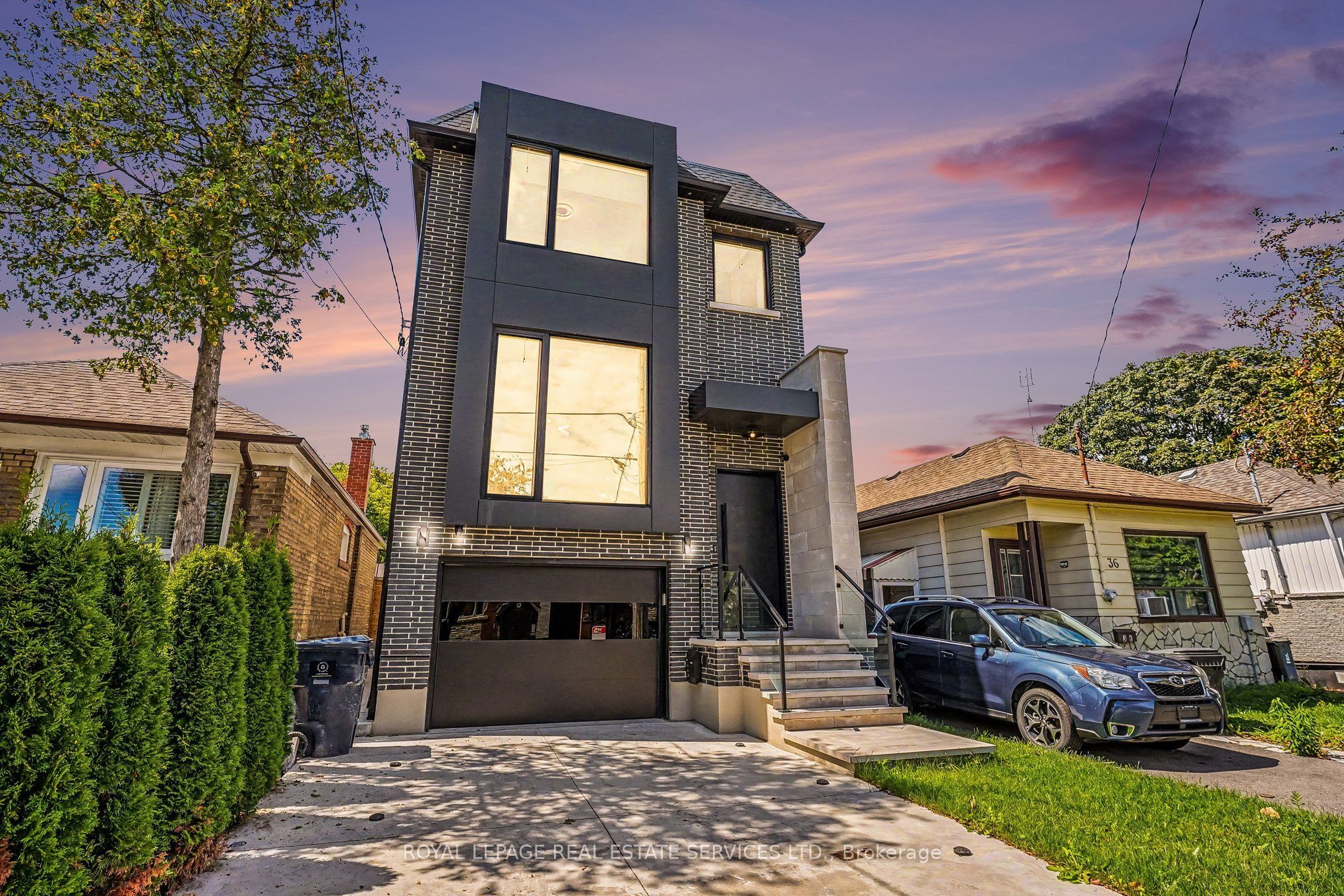 34 N Milton Street, Toronto, ON M8Y 2X6