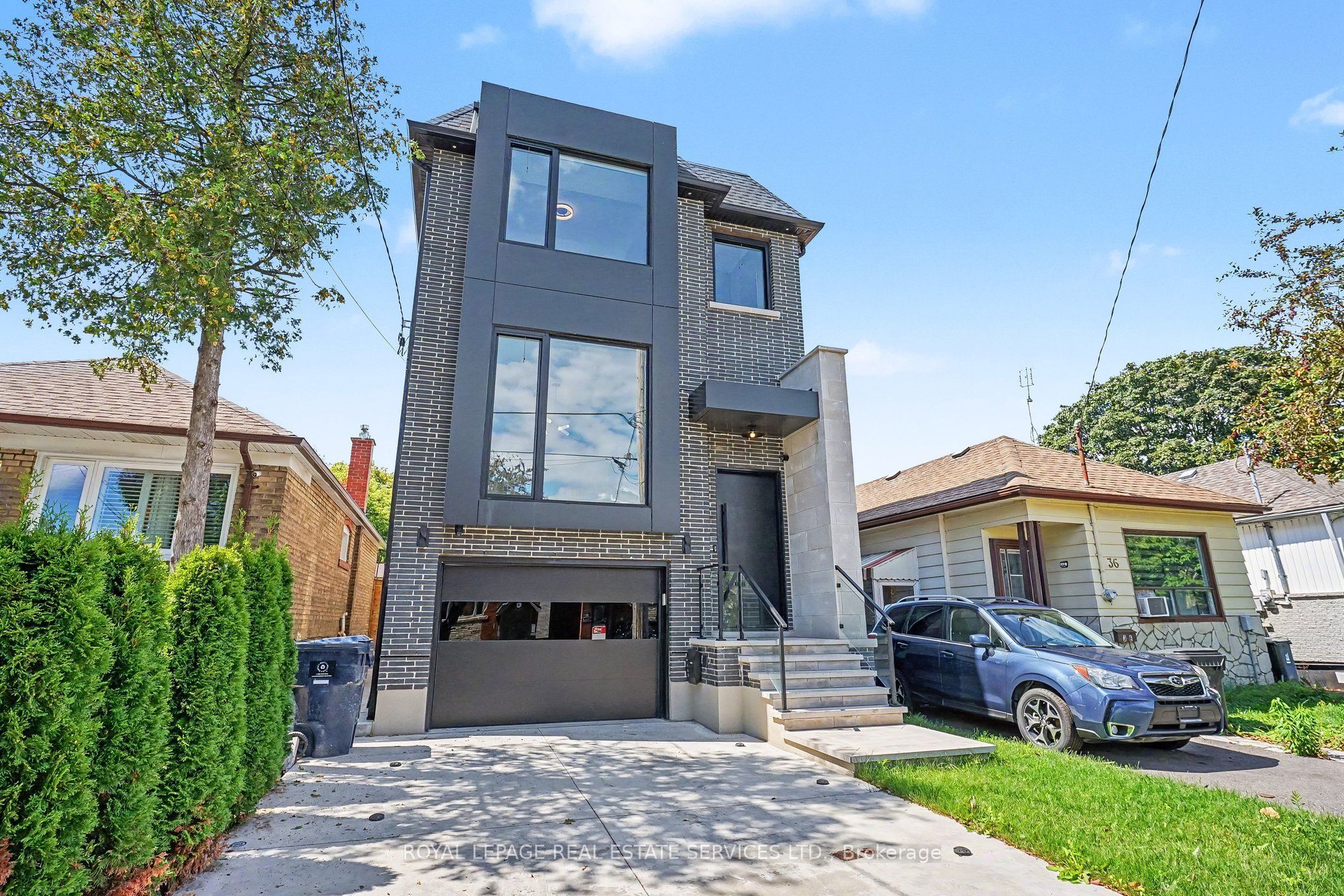 34 N Milton Street, Toronto, ON M8Y 2X6 photo 2