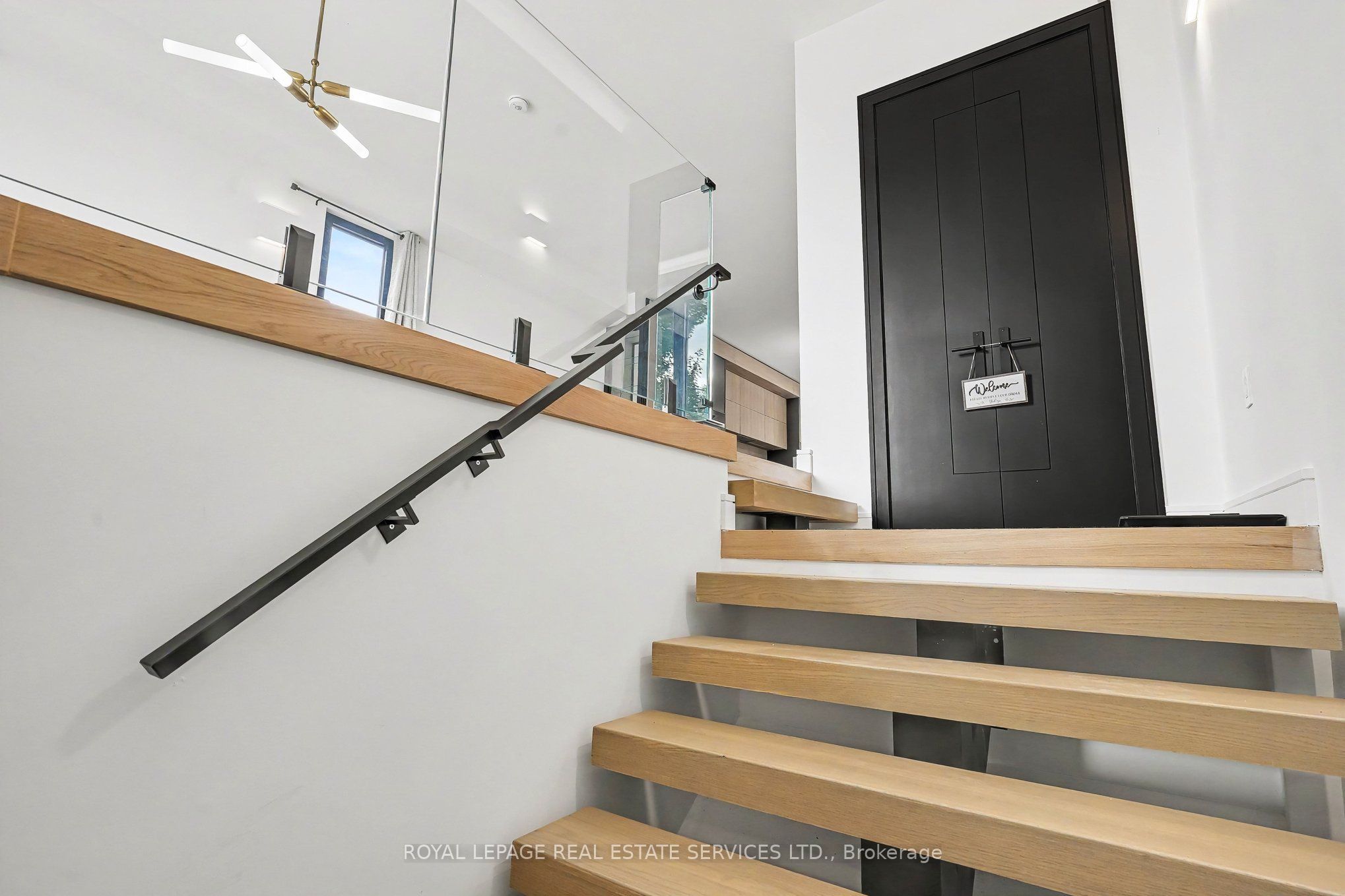 34 N Milton Street, Toronto, ON M8Y 2X6 photo 3