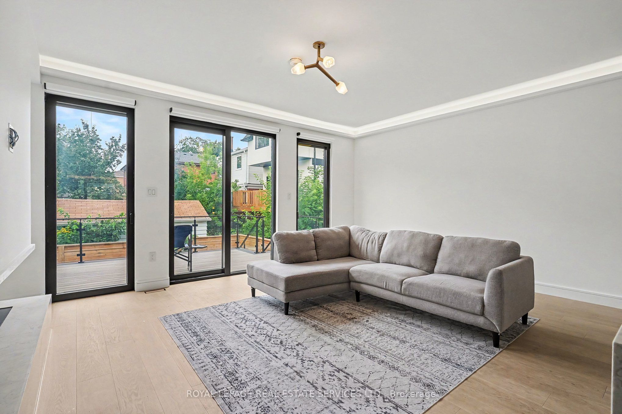 34 N Milton Street, Toronto, ON M8Y 2X6 photo 4