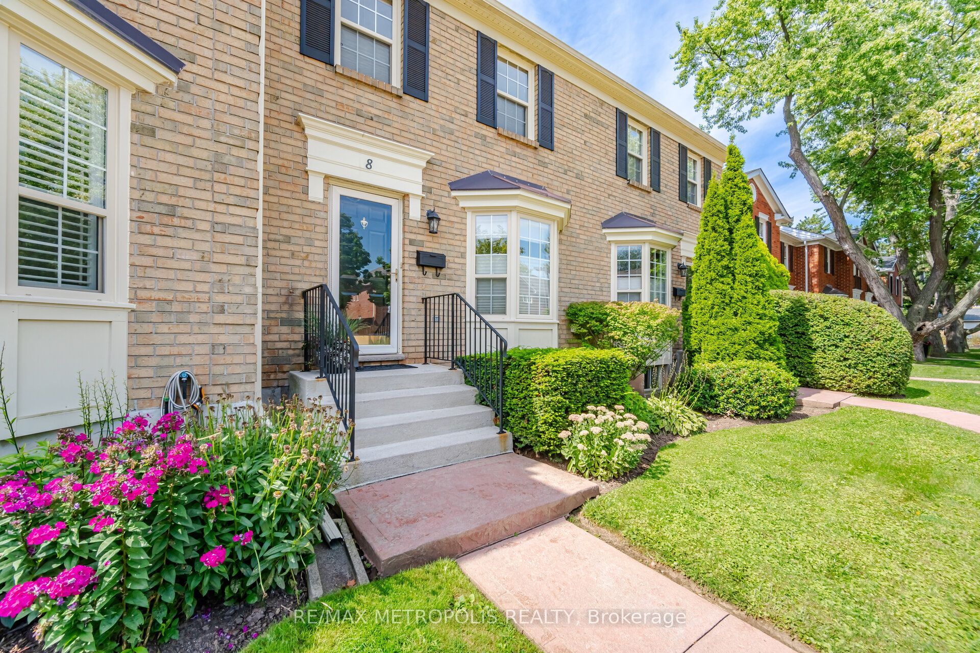 2390 Woodward Avenue 8, Burlington, ON L7R 1T9