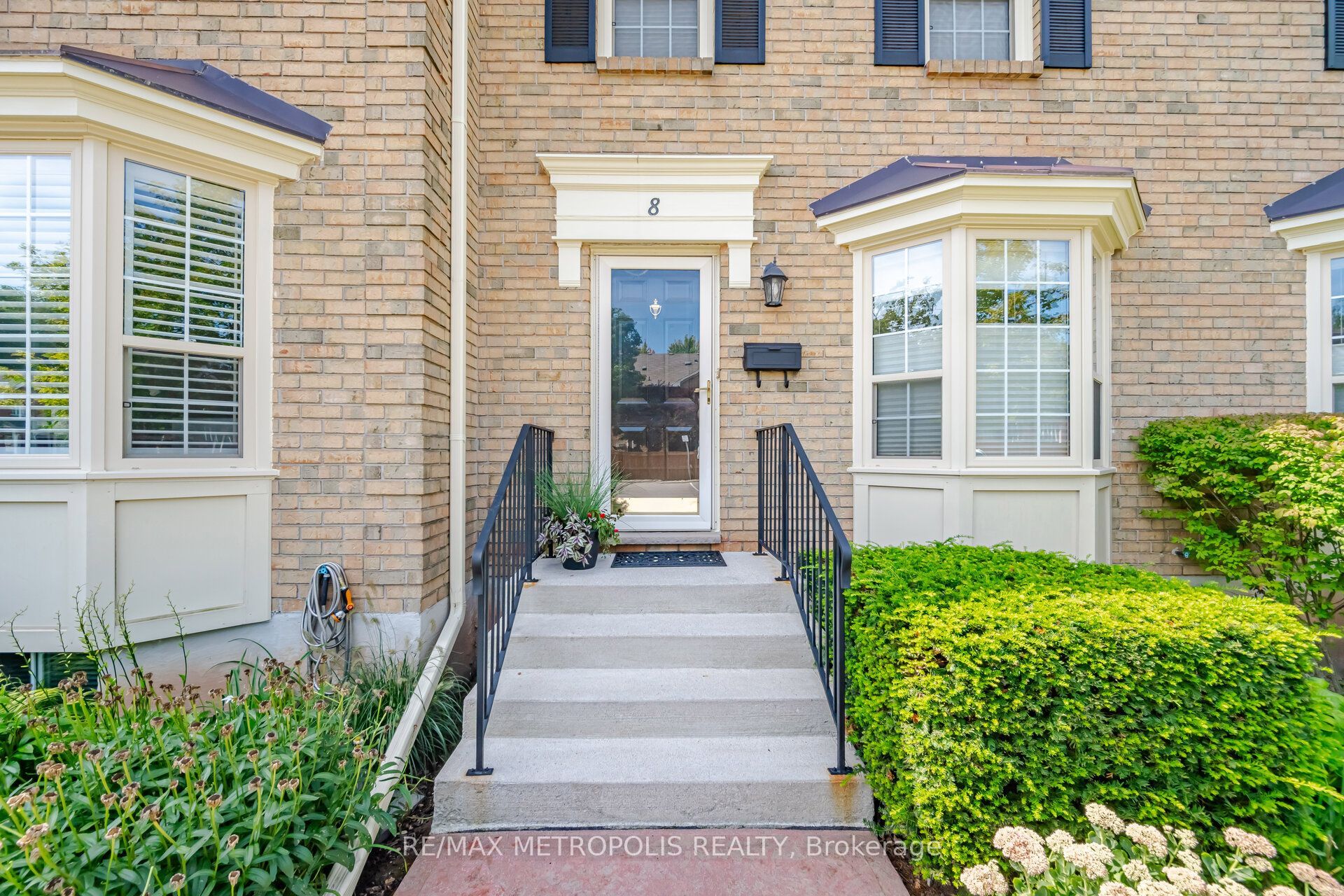 2390 Woodward Avenue 8, Burlington, ON L7R 1T9 photo 3