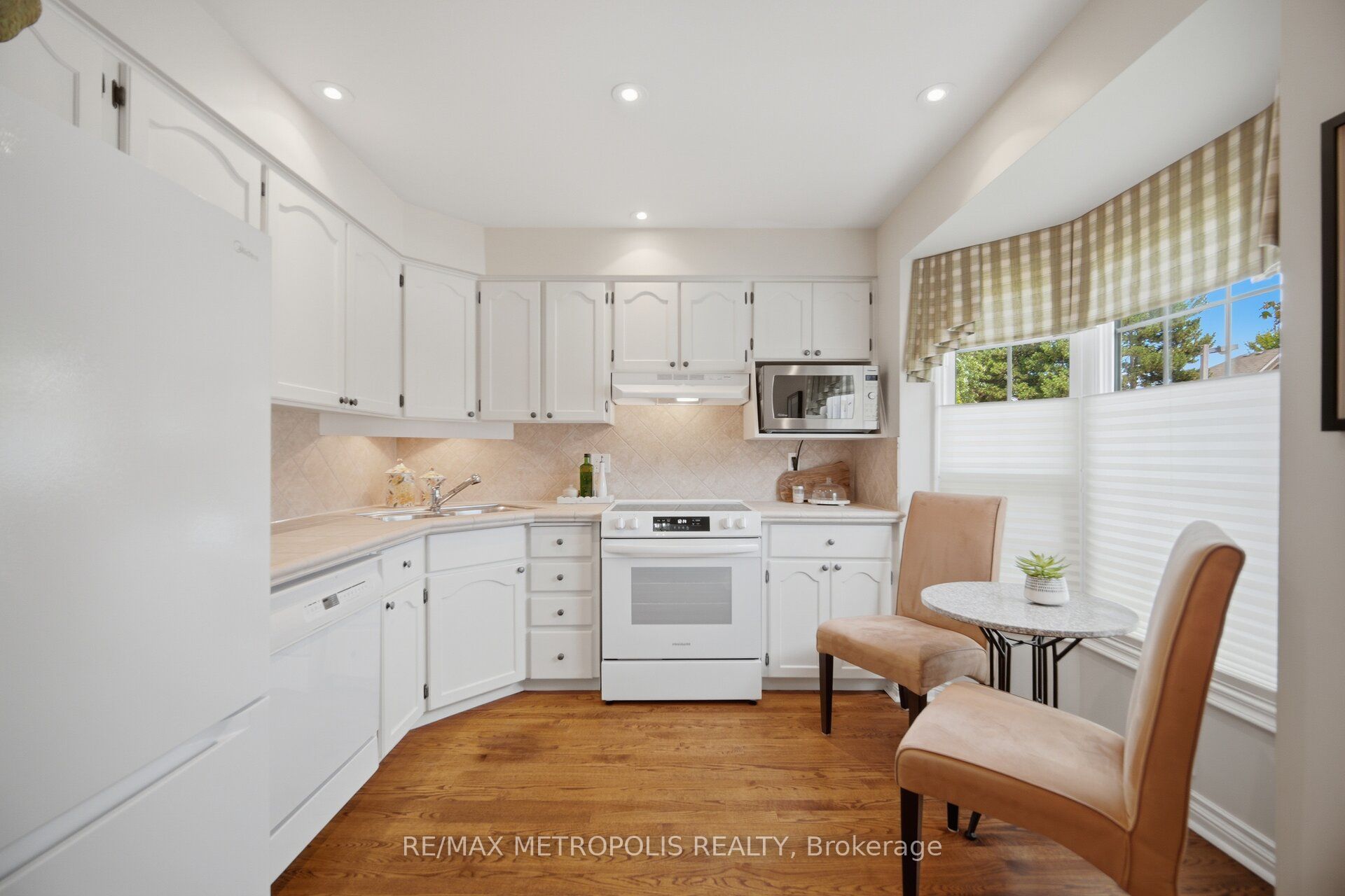 2390 Woodward Avenue 8, Burlington, ON L7R 1T9 photo 5