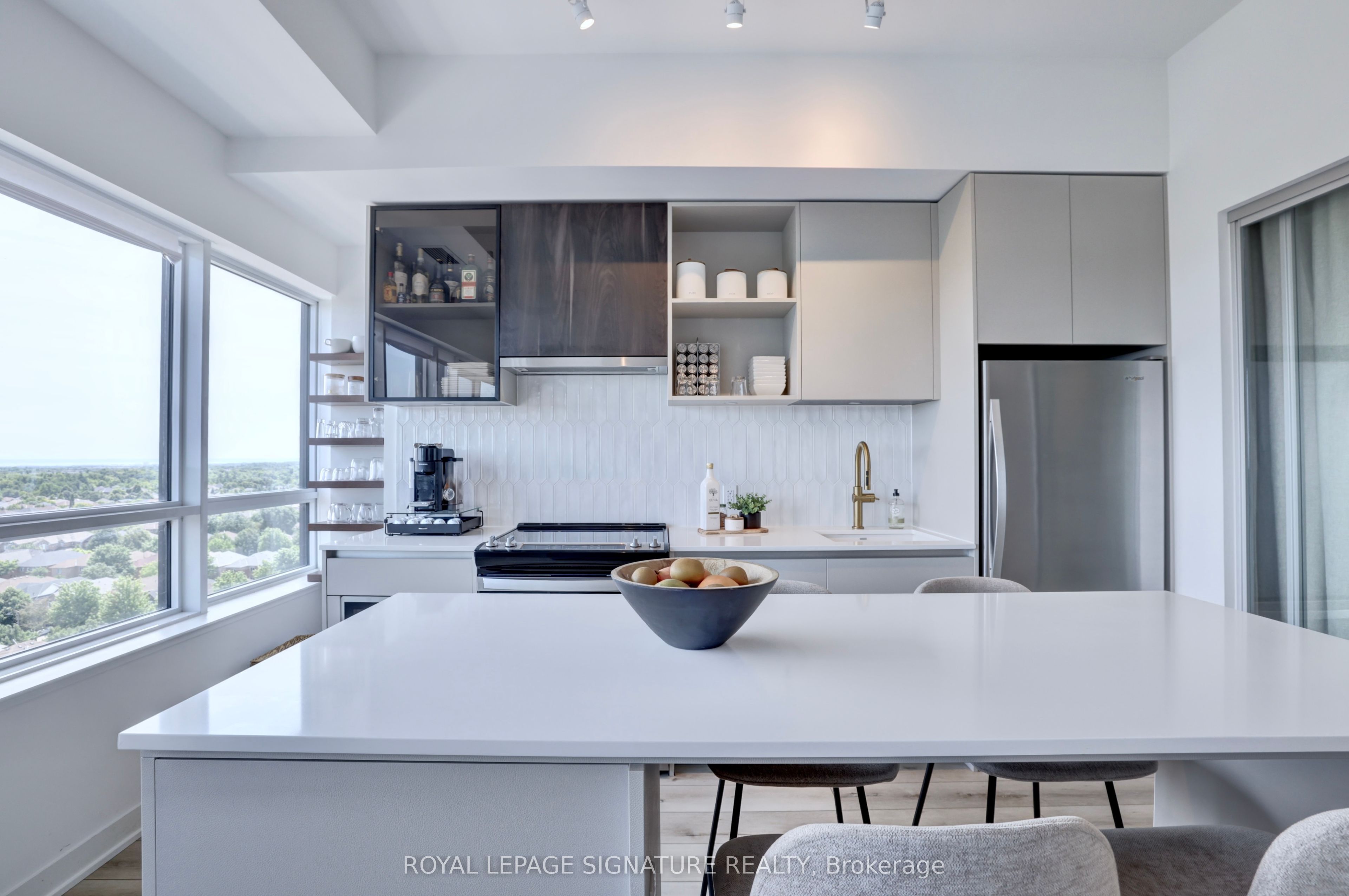 395 Dundas Street W PH15, Oakville, ON L6M 4M2 photo 4