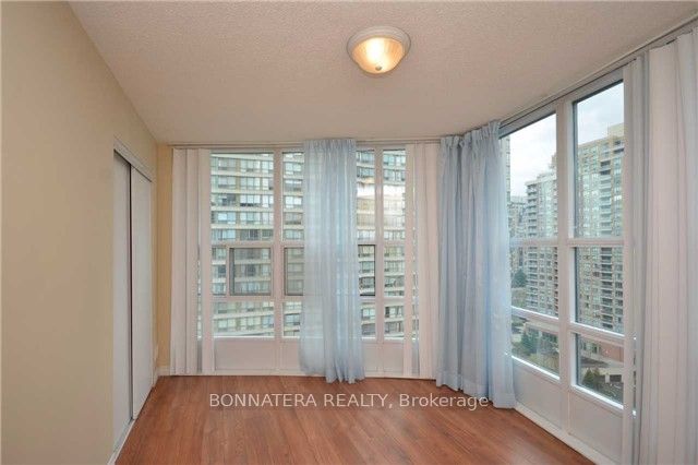 33 Elm Drive 1506, Mississauga, ON L5B 4M2 photo 4