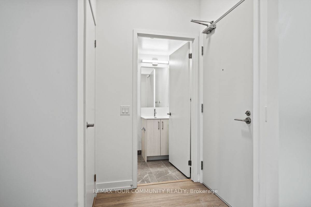 4010 Eglinton Avenue 1802, Toronto, ON M9A 0G5 photo 2