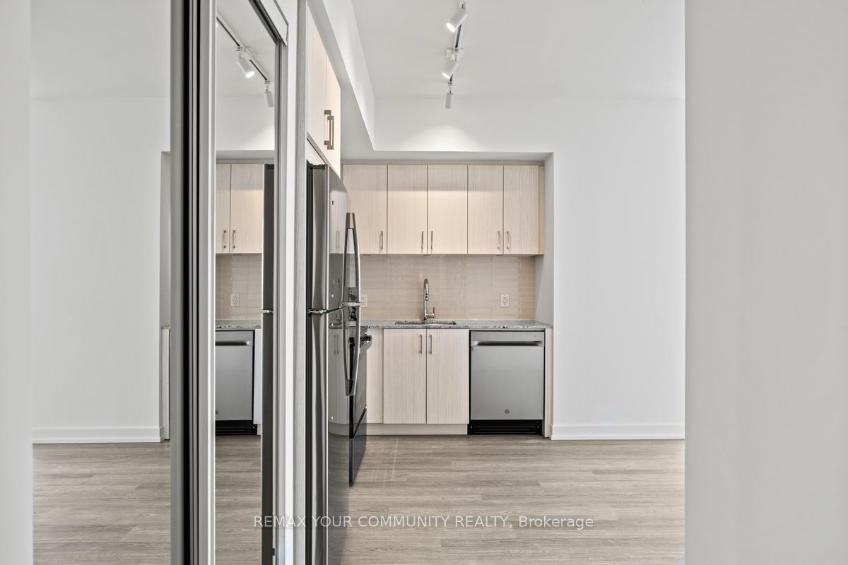 4010 Eglinton Avenue 1802, Toronto, ON M9A 0G5 photo 3