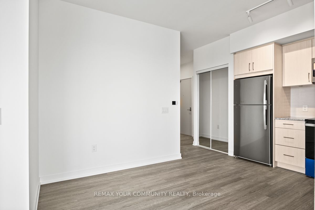 4010 Eglinton Avenue 1802, Toronto, ON M9A 0G5 photo 5