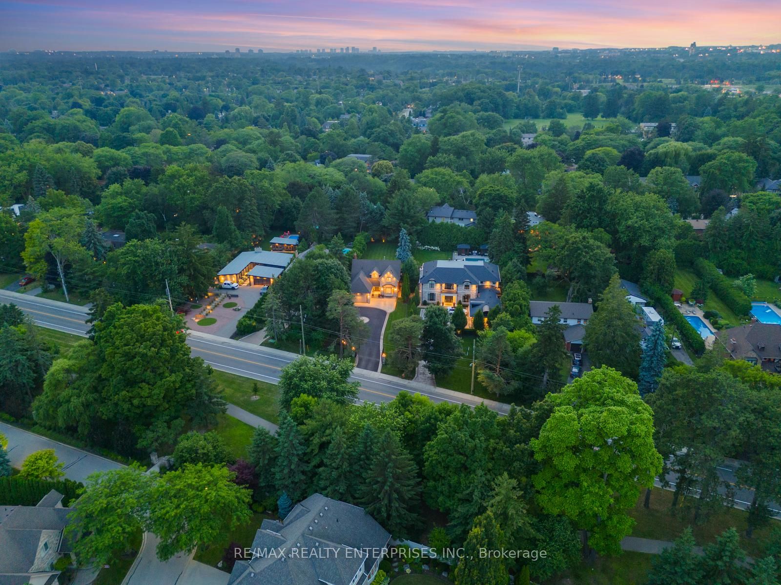 807 Indian Road, Mississauga, ON L5H 1R4