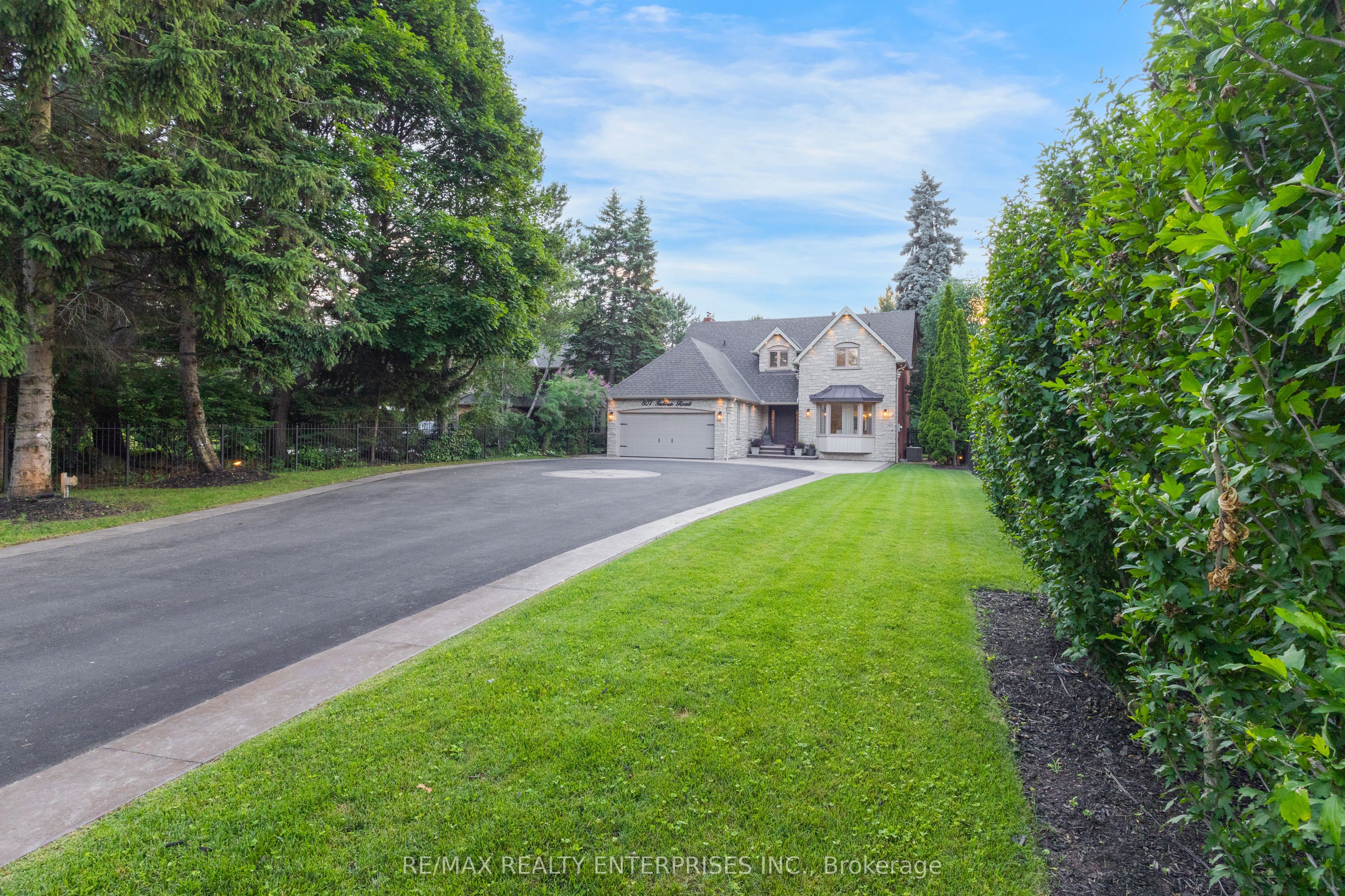 807 Indian Road, Mississauga, ON L5H 1R4 photo 3