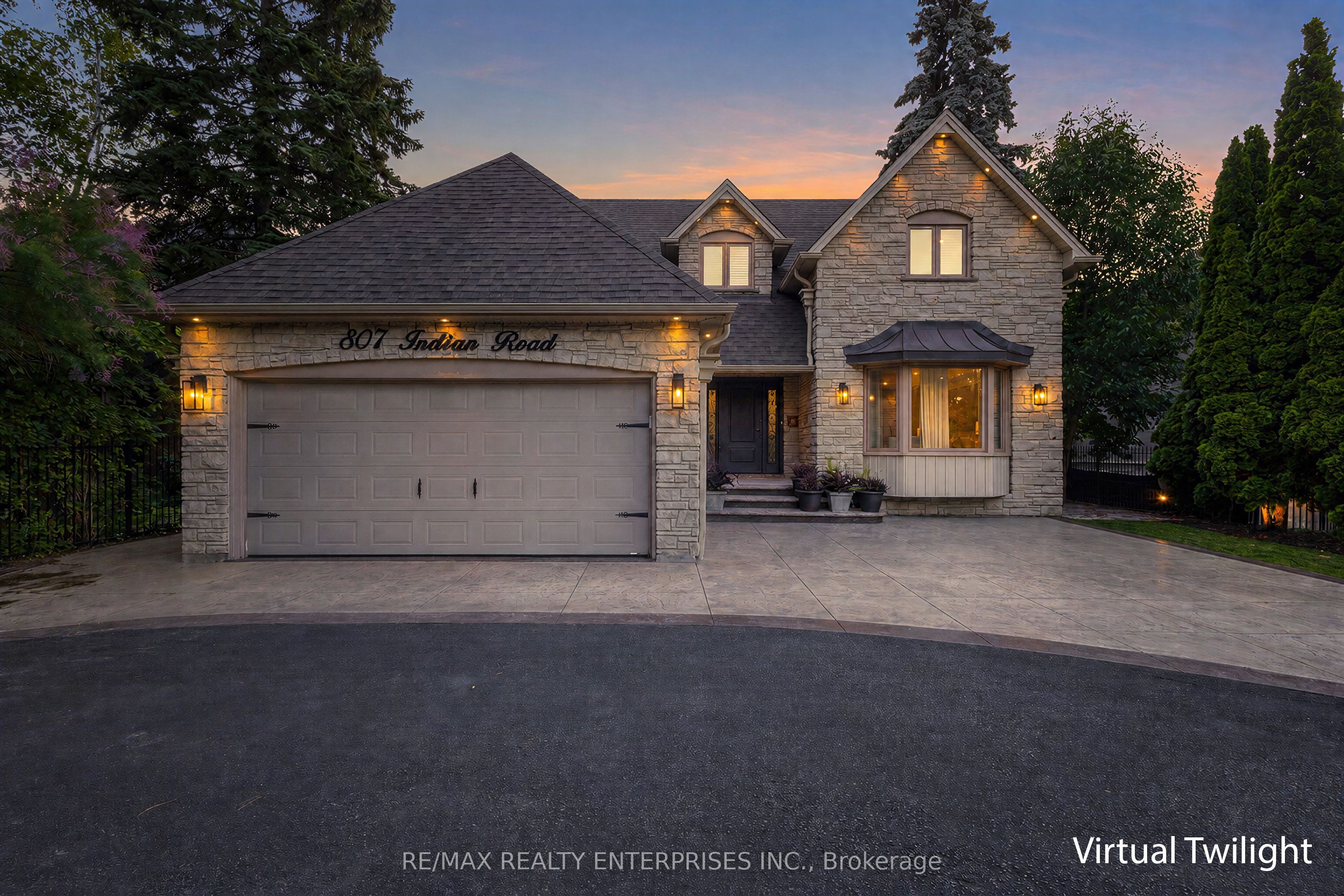 807 Indian Road, Mississauga, ON L5H 1R4 photo 4