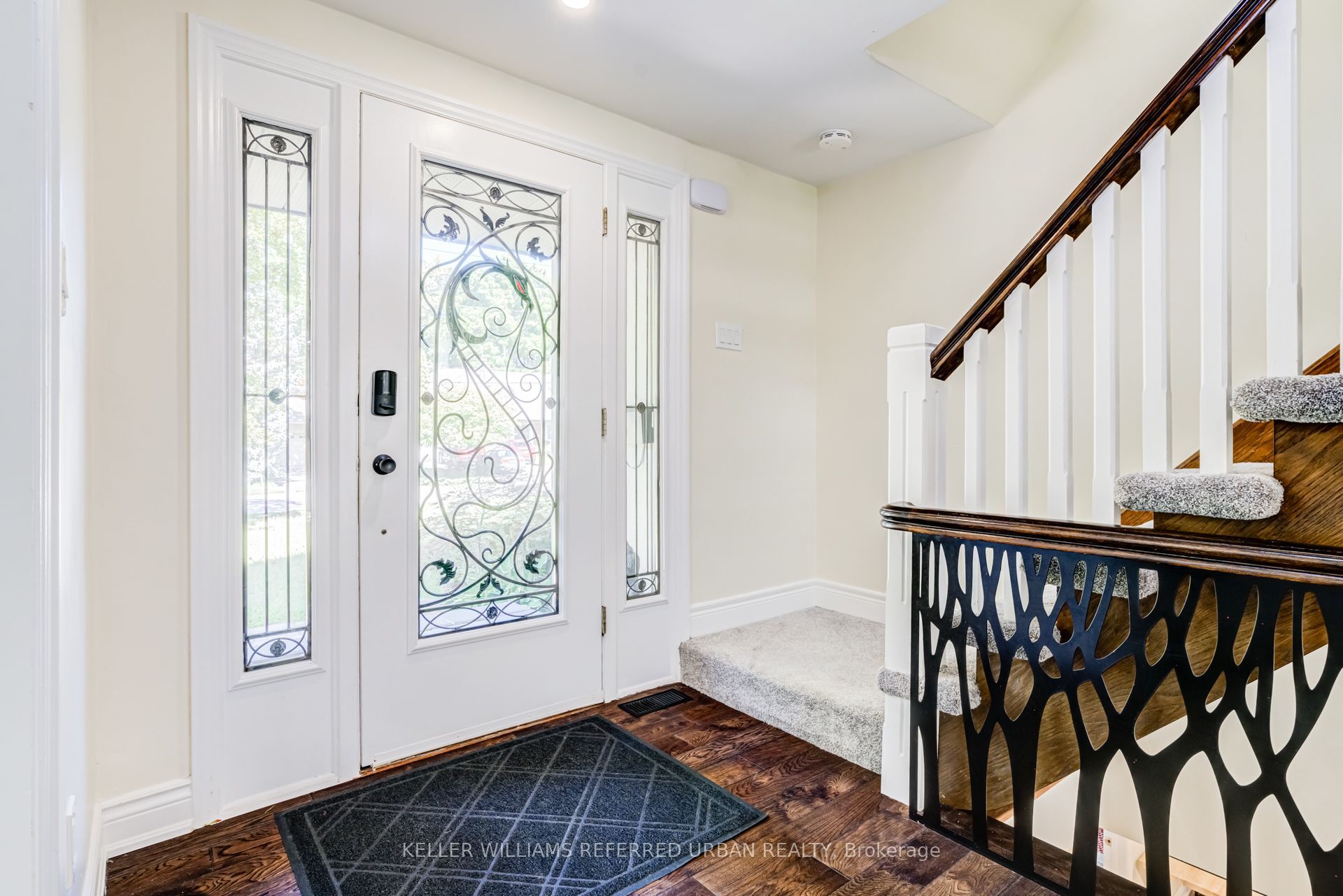 876 Parkland Avenue, Mississauga, ON L5H 3H1 photo 3