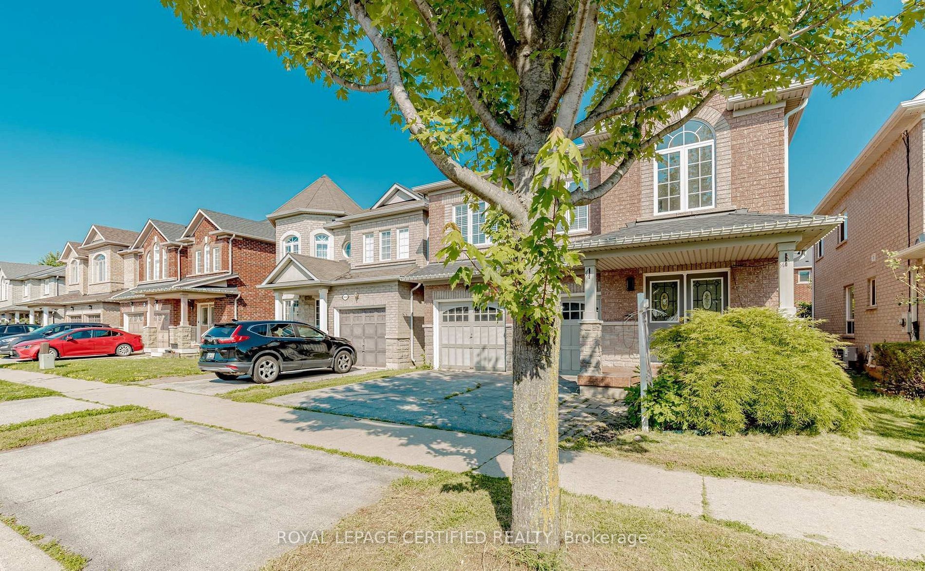 2452 Pathfinder Drive, Burlington, ON L7L 6X9 photo 3