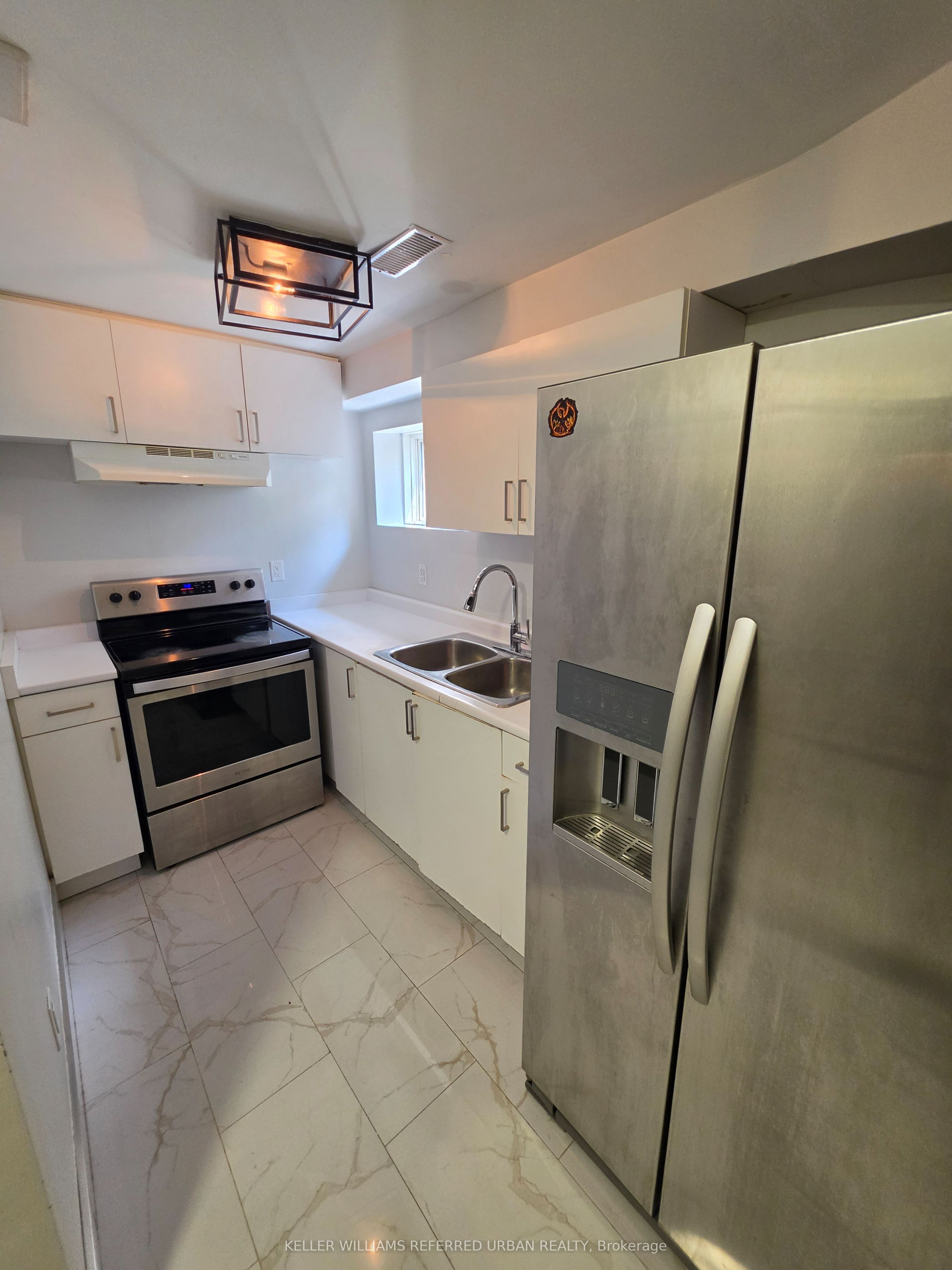 7009 Lessard Lane Bsmt, Mississauga, ON L5W 1A4 photo 3
