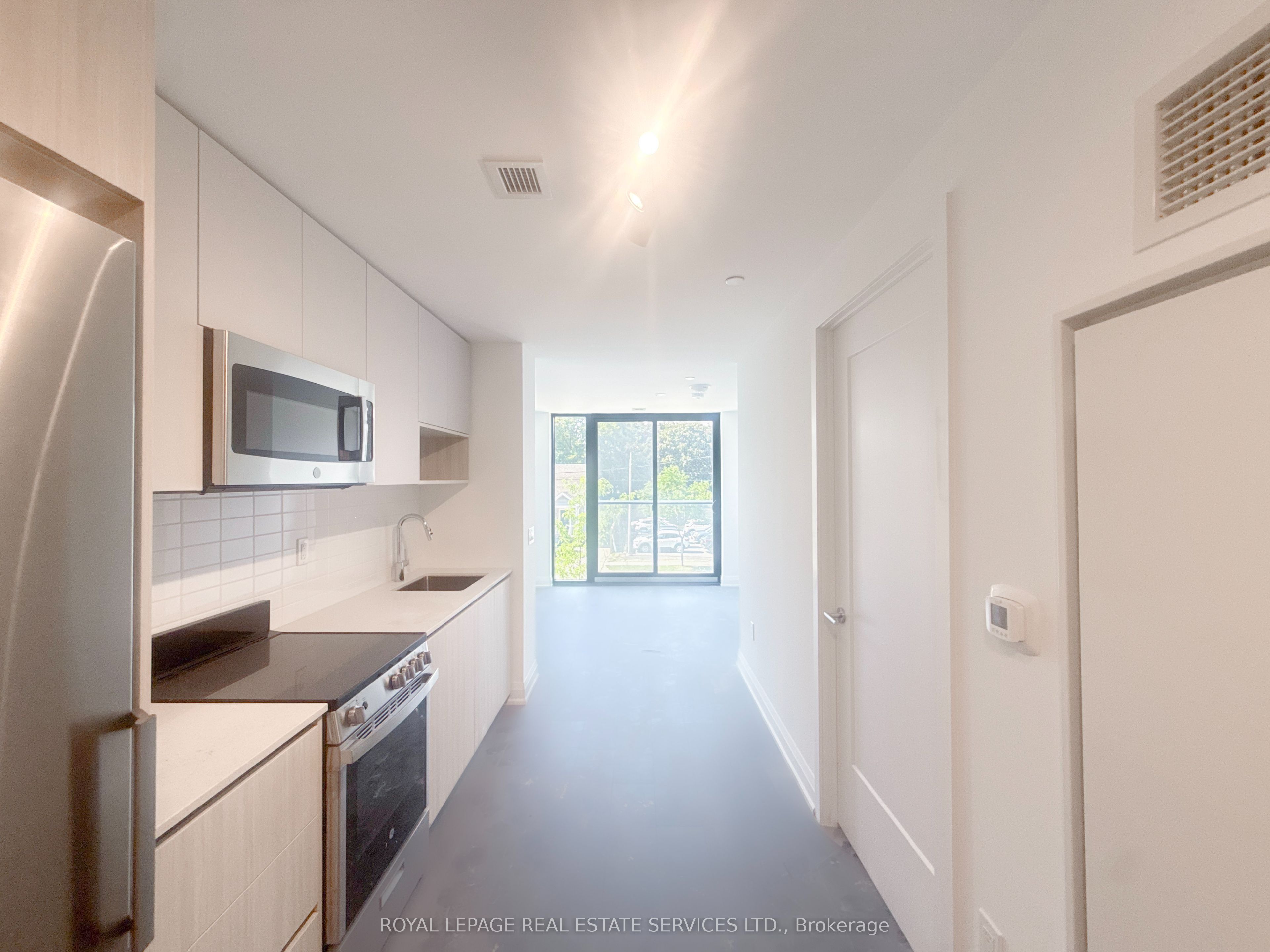 799 The Queensway 105 Upper, Toronto, ON M8Z 0H3 photo 2